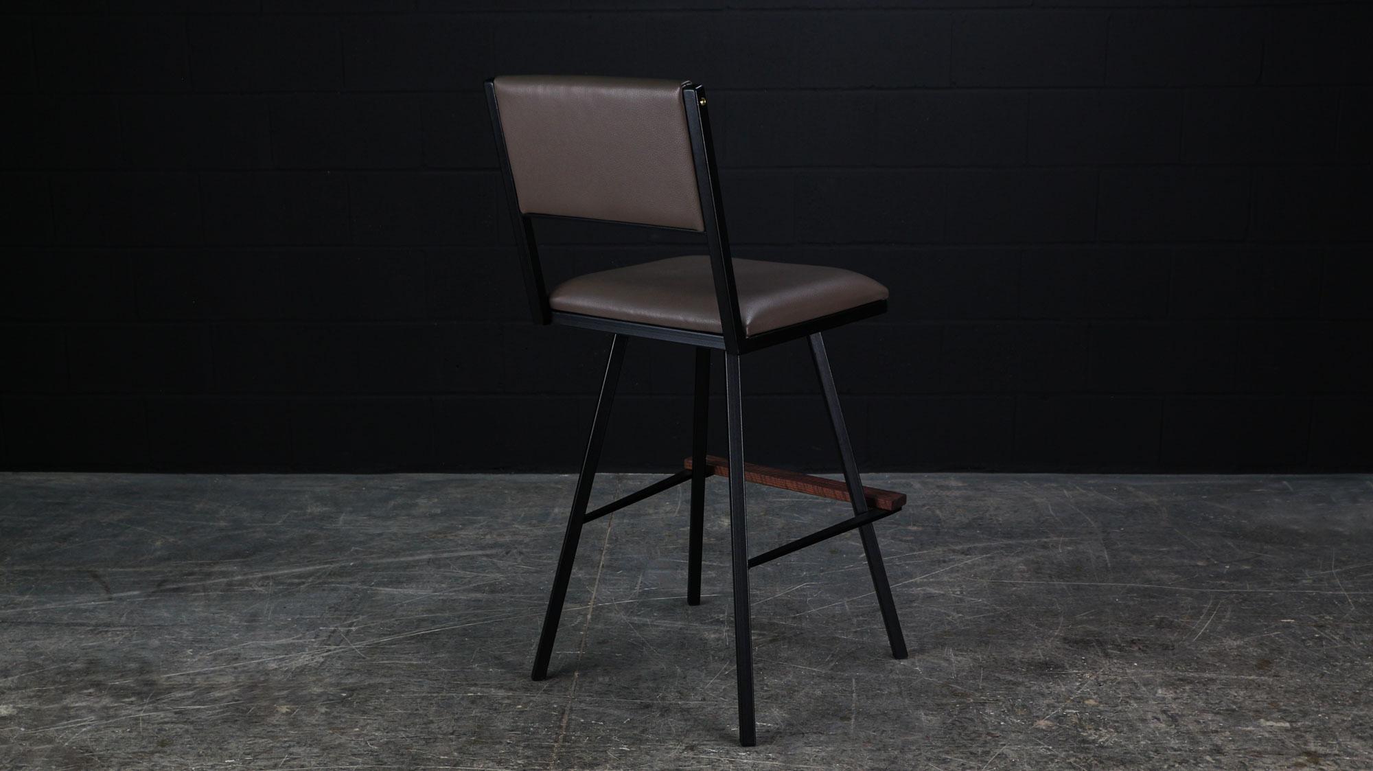 Shaker Swivel Bar Chair, by Ambrozia, Walnut, Black Metal & Smokey Leather In New Condition For Sale In Drummondville, Quebec