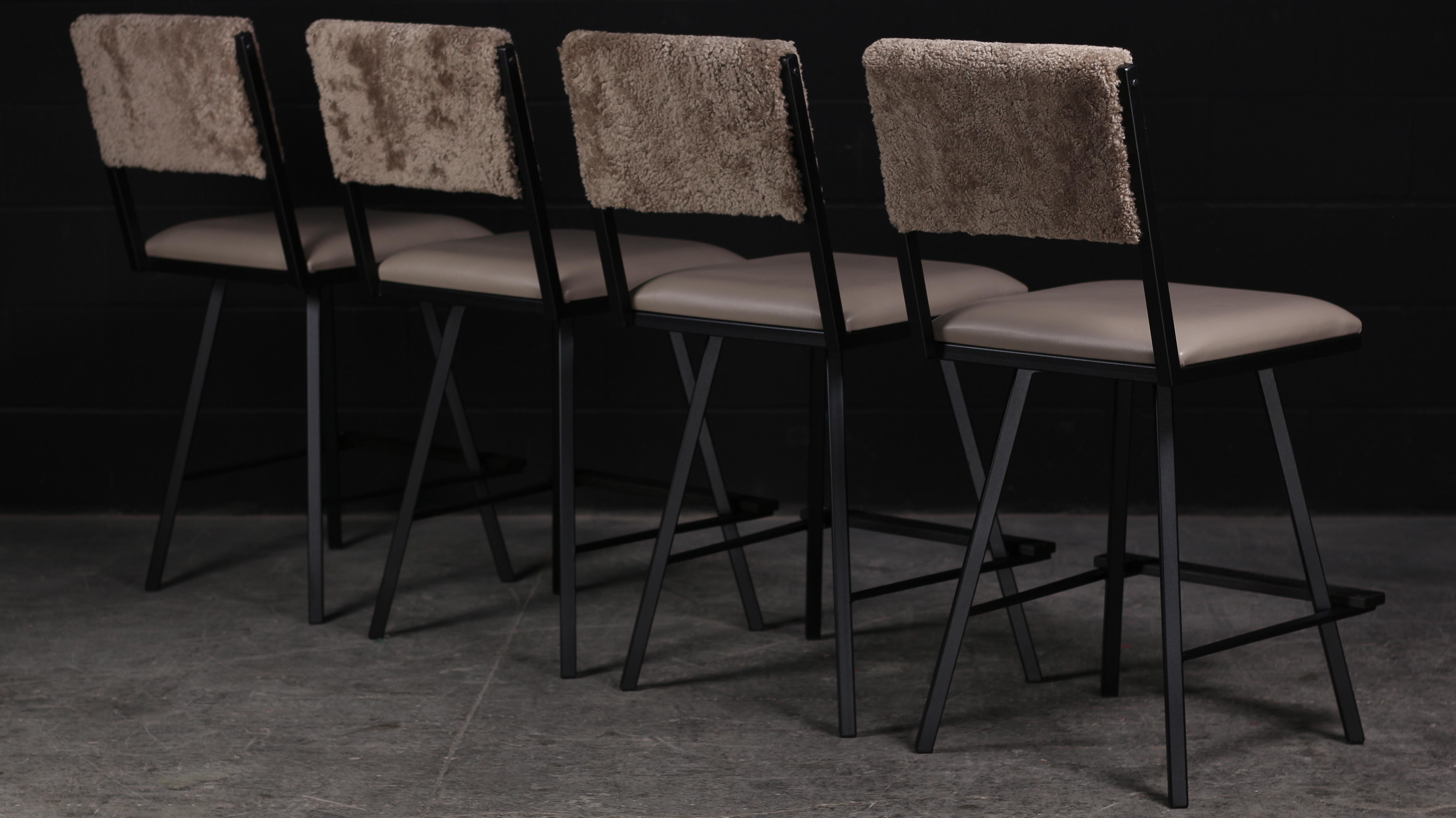 Shaker Thekendrehstuhl, von AMBROZIA, Macchiato Shearling, Leder & OAK (Kanadisch) im Angebot