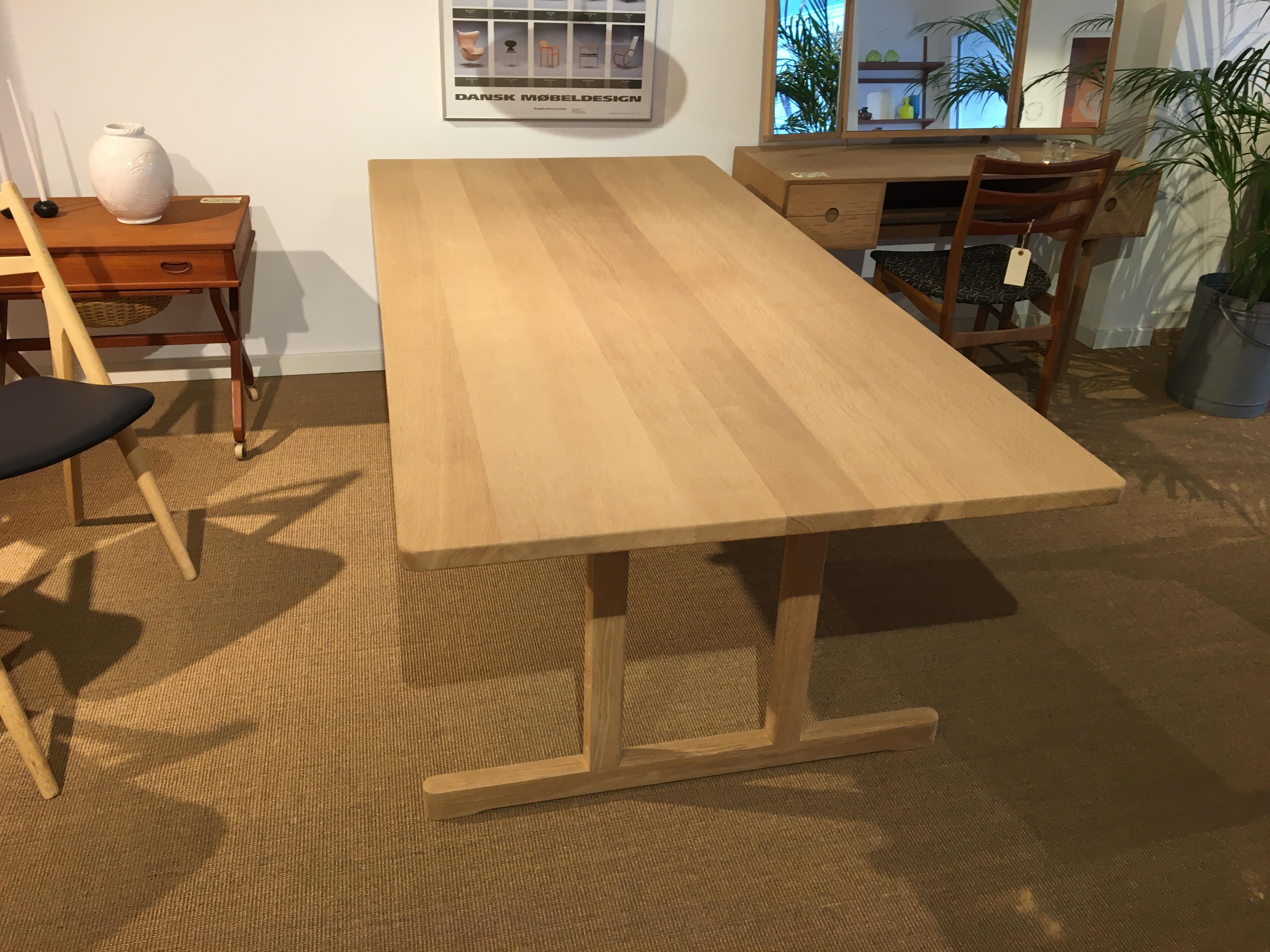Danish Shaker Table in Solid Oak Model 6286, Designet by Borge Mogensen For Sale