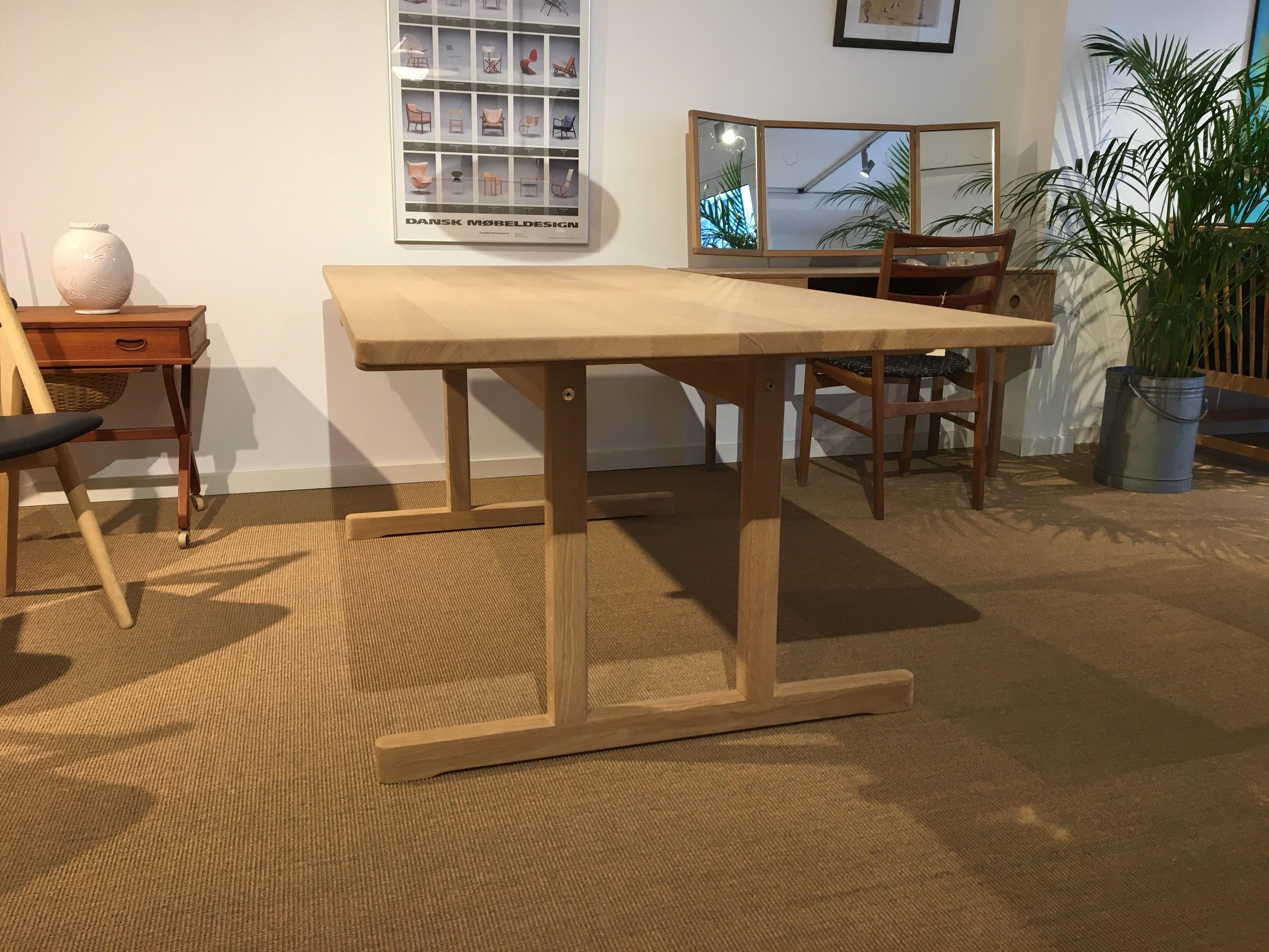 Shaker Table in Solid Oak Model 6286, Designet by Borge Mogensen In Excellent Condition For Sale In Odense, Denmark