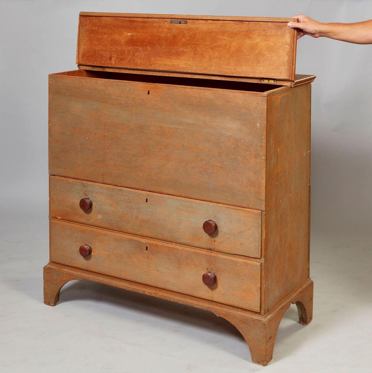 Shaker Two-Drawer Blanket Chest In Good Condition In Greenwich, CT