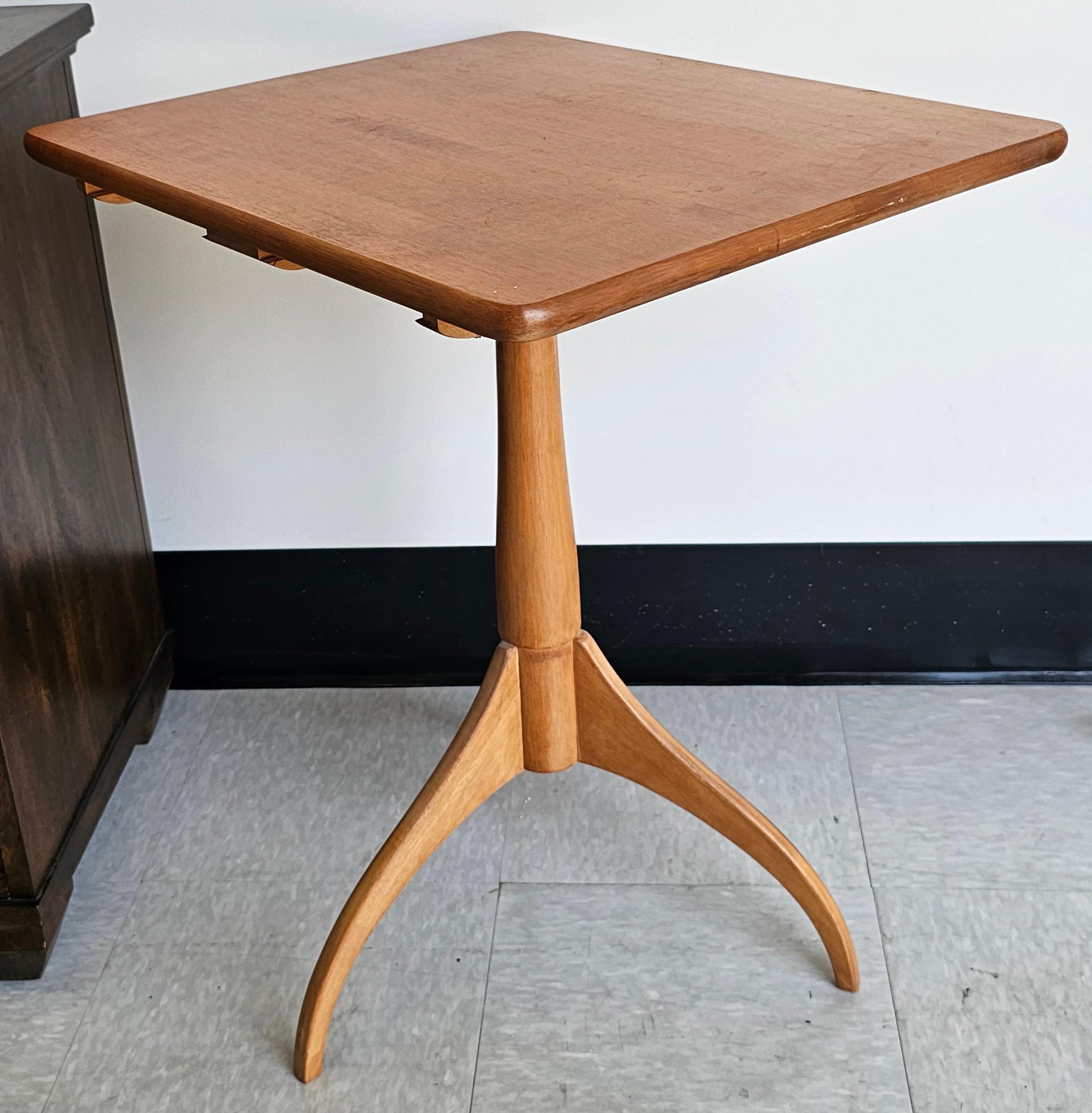 Shakers Worshops Pedestal Spider Legs Maple Candle Stand Manchado en venta