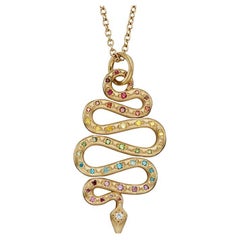 Pendentif amulette « The Rainbow Serpent » en or jaune 18 carats équitable et diamants