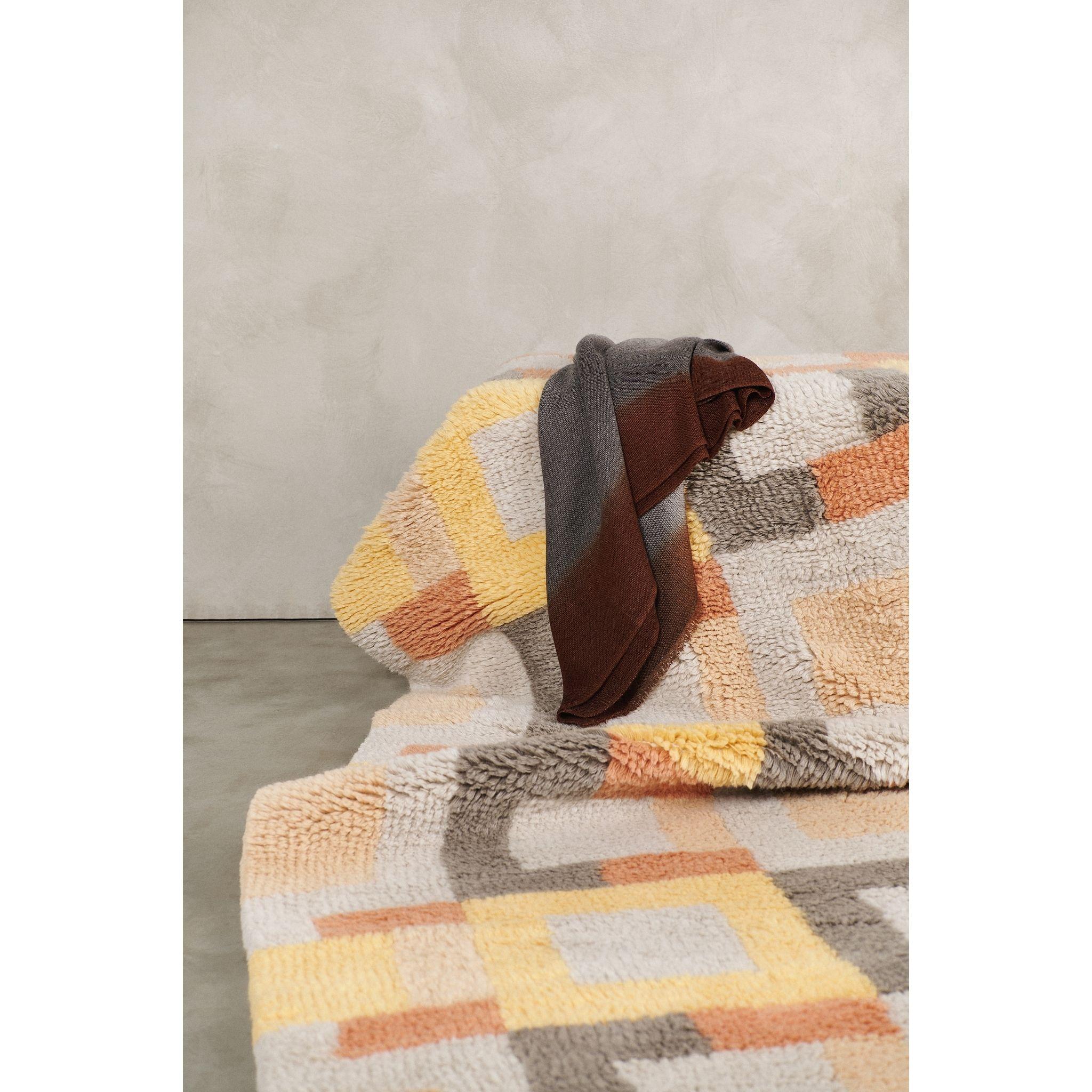 Shale Hand Knotted Sustainable Artisanal Geometric Pattern Rug In Plush Merino For Sale 3