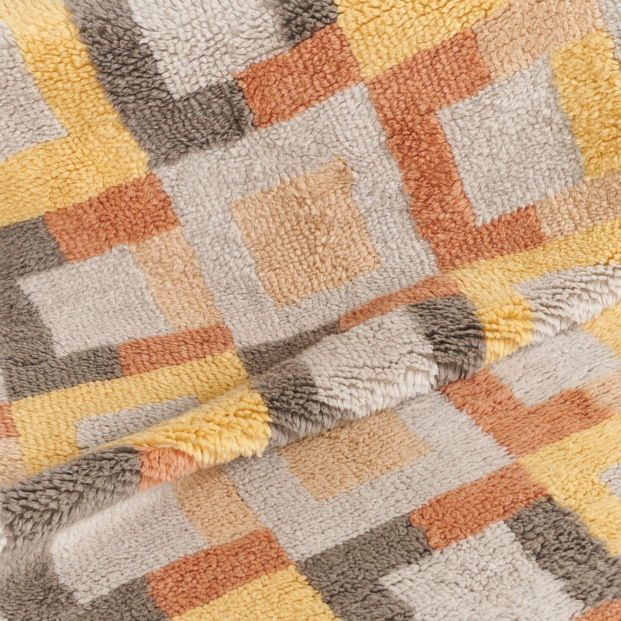 Indian Shale Hand Knotted Sustainable Artisanal Geometric Pattern Rug In Plush Merino For Sale