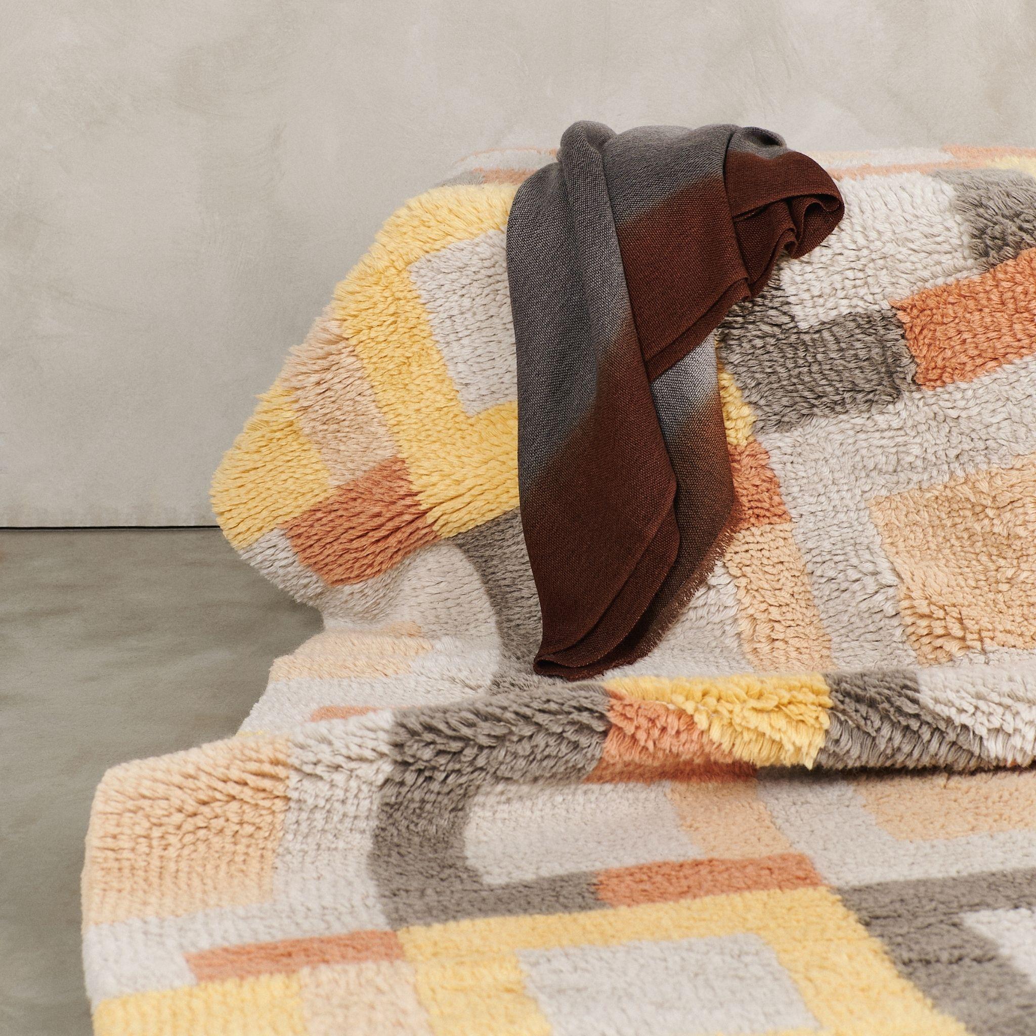 Shale Hand Knotted Sustainable Artisanal Geometric Pattern Rug In Plush Merino In New Condition For Sale In Bloomfield Hills, MI