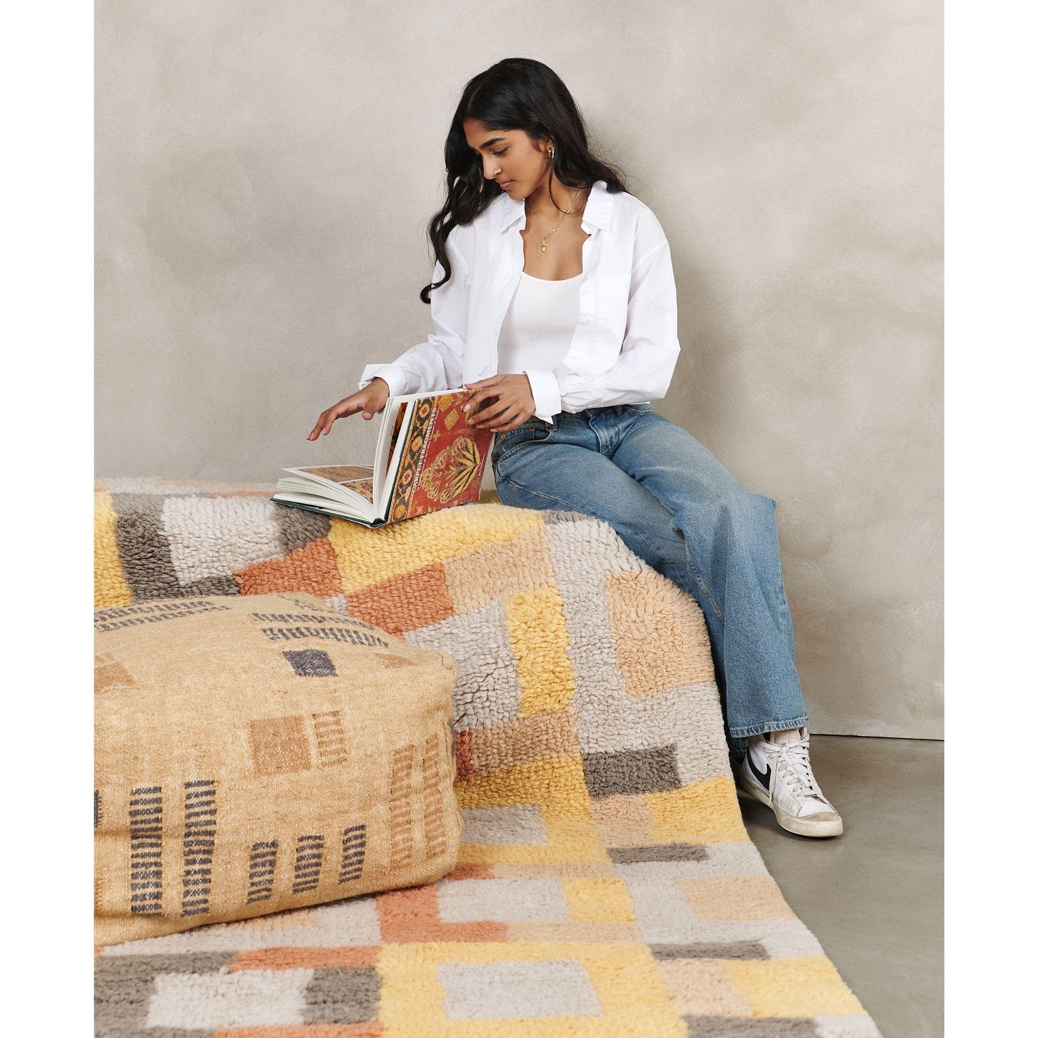 Contemporary Shale Hand Knotted Sustainable Artisanal Geometric Pattern Rug In Plush Merino For Sale