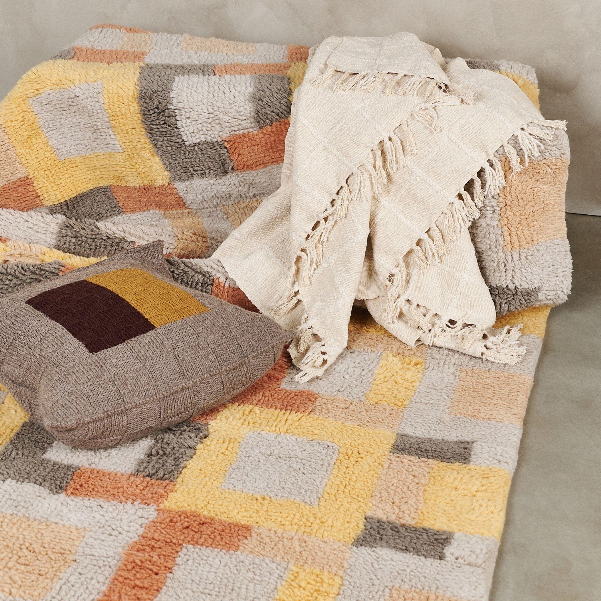 Shale Hand Knotted Sustainable Artisanal Geometric Pattern Rug In Plush Merino For Sale 1