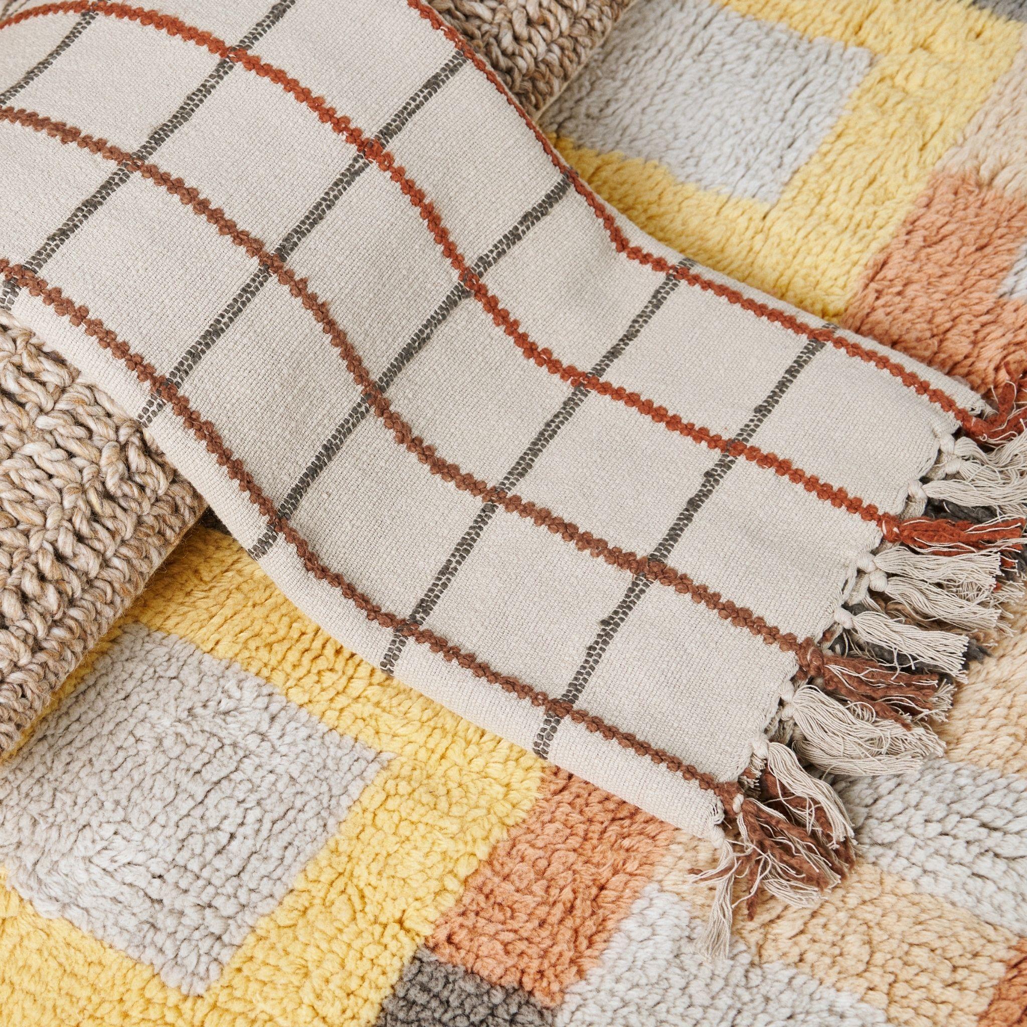 Shale Hand Knotted Sustainable Artisanal Geometric Pattern Rug In Plush Merino For Sale 7