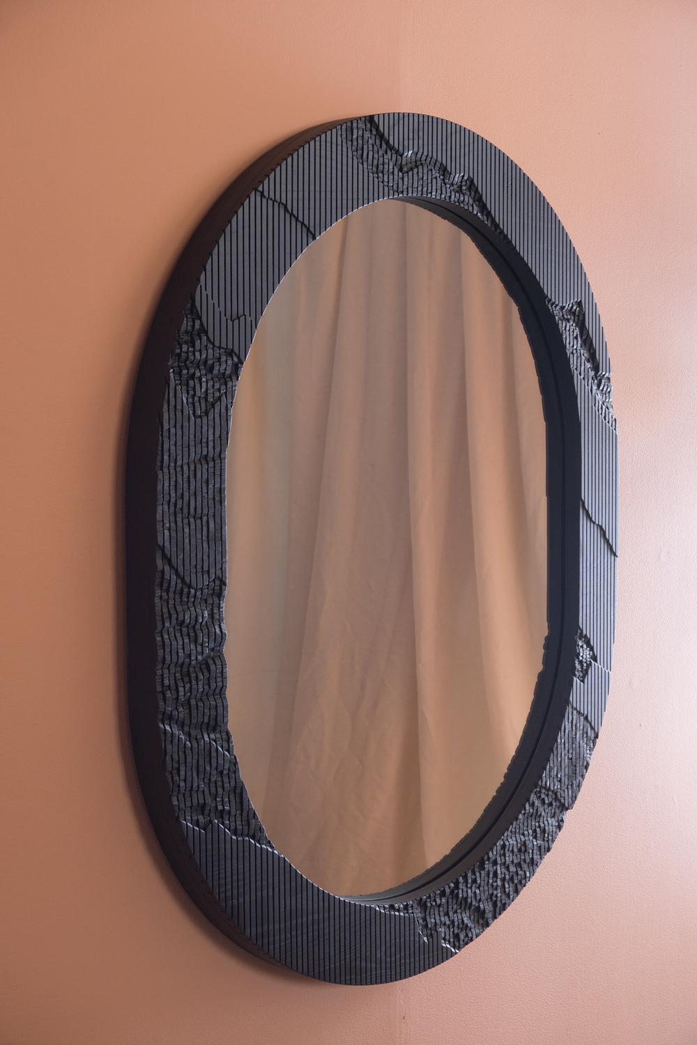 Shale Mirror in Black by Simon Johns In New Condition For Sale In East-Bolton, Quebec