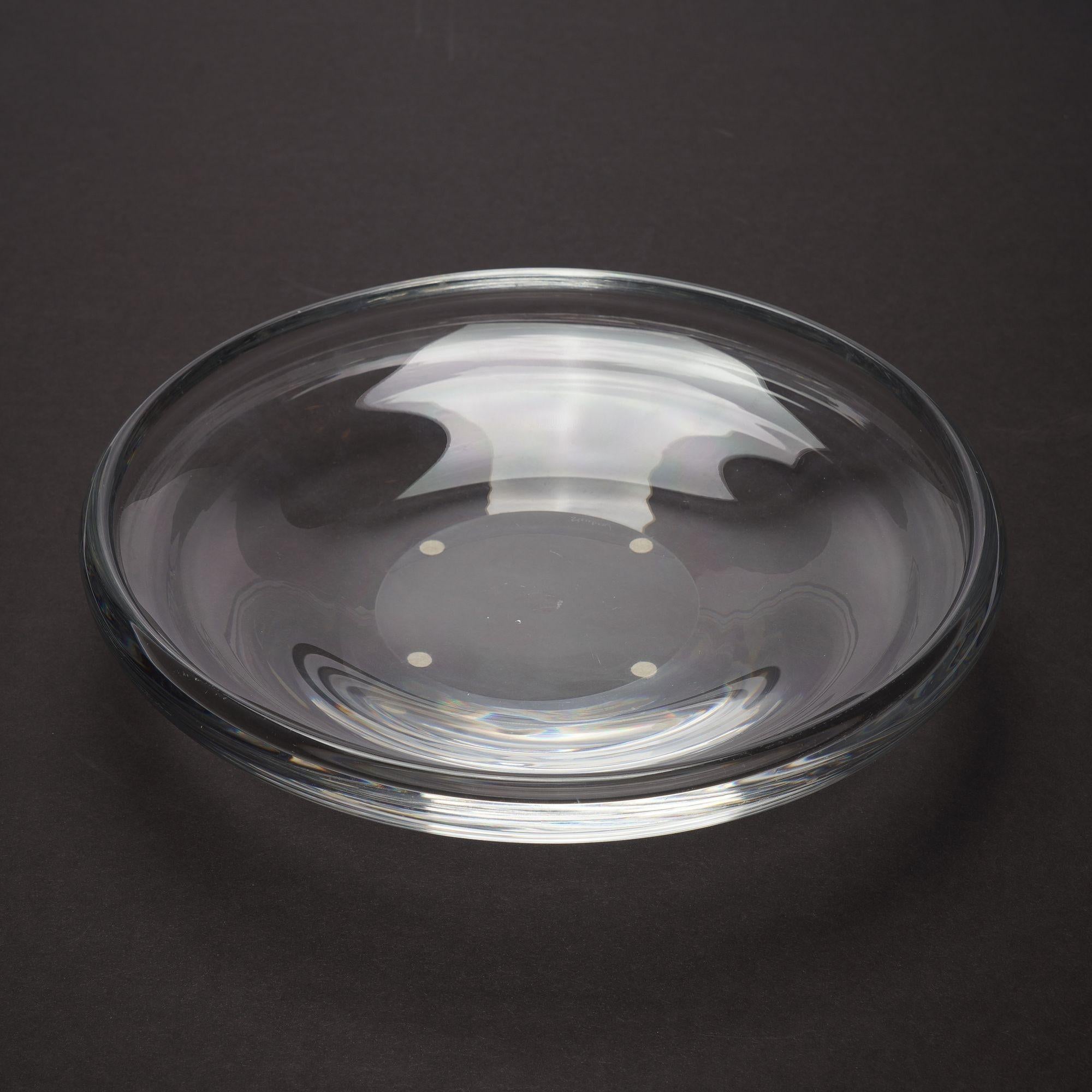 Shallow blown glass center bowl with inverted scroll rim by Steuben, c. 1939 For Sale 3