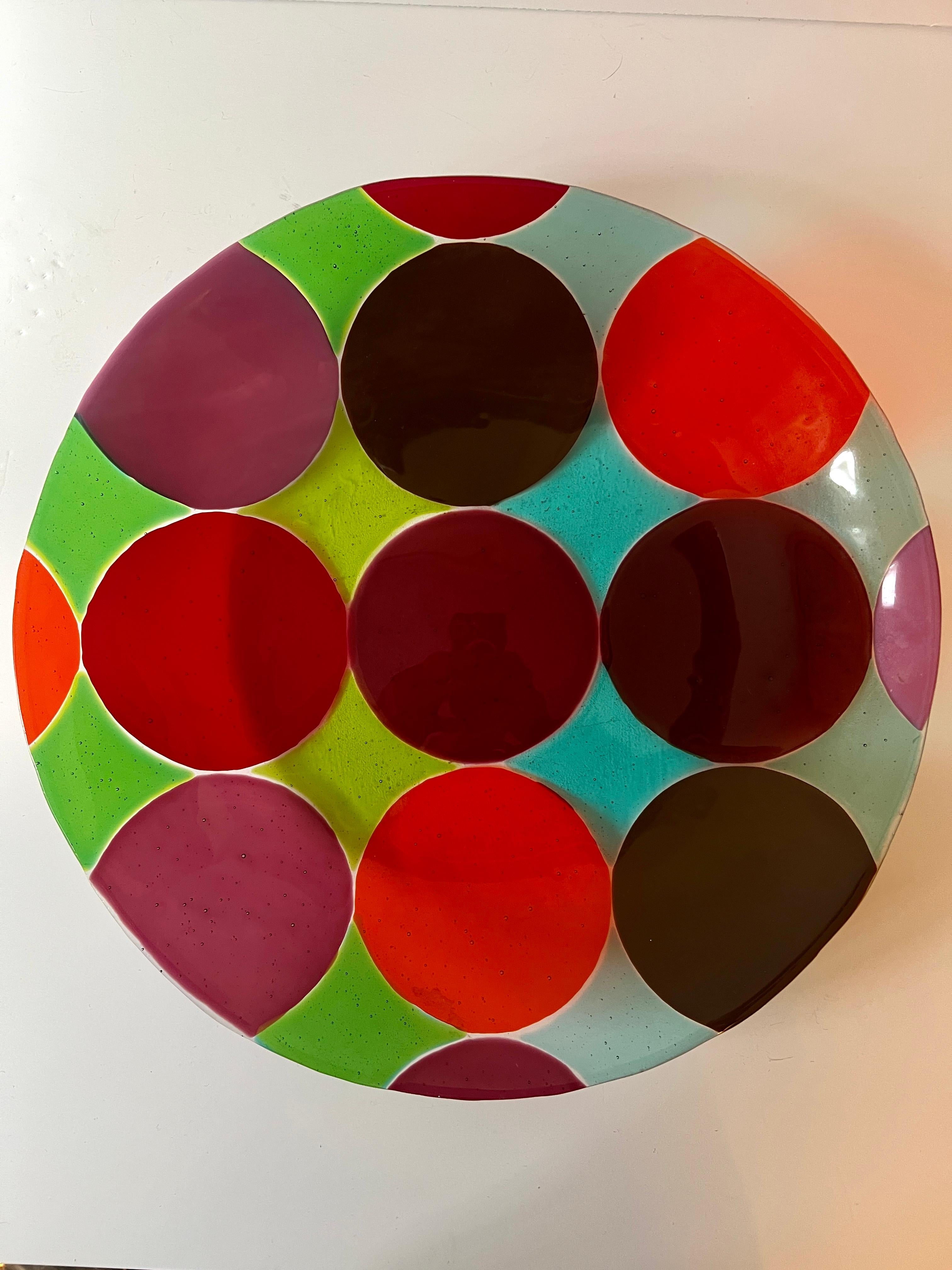 20ième siècle Bol peu profond avec des points de couleurs vives Verre d'art soufflé à la bouche en vente
