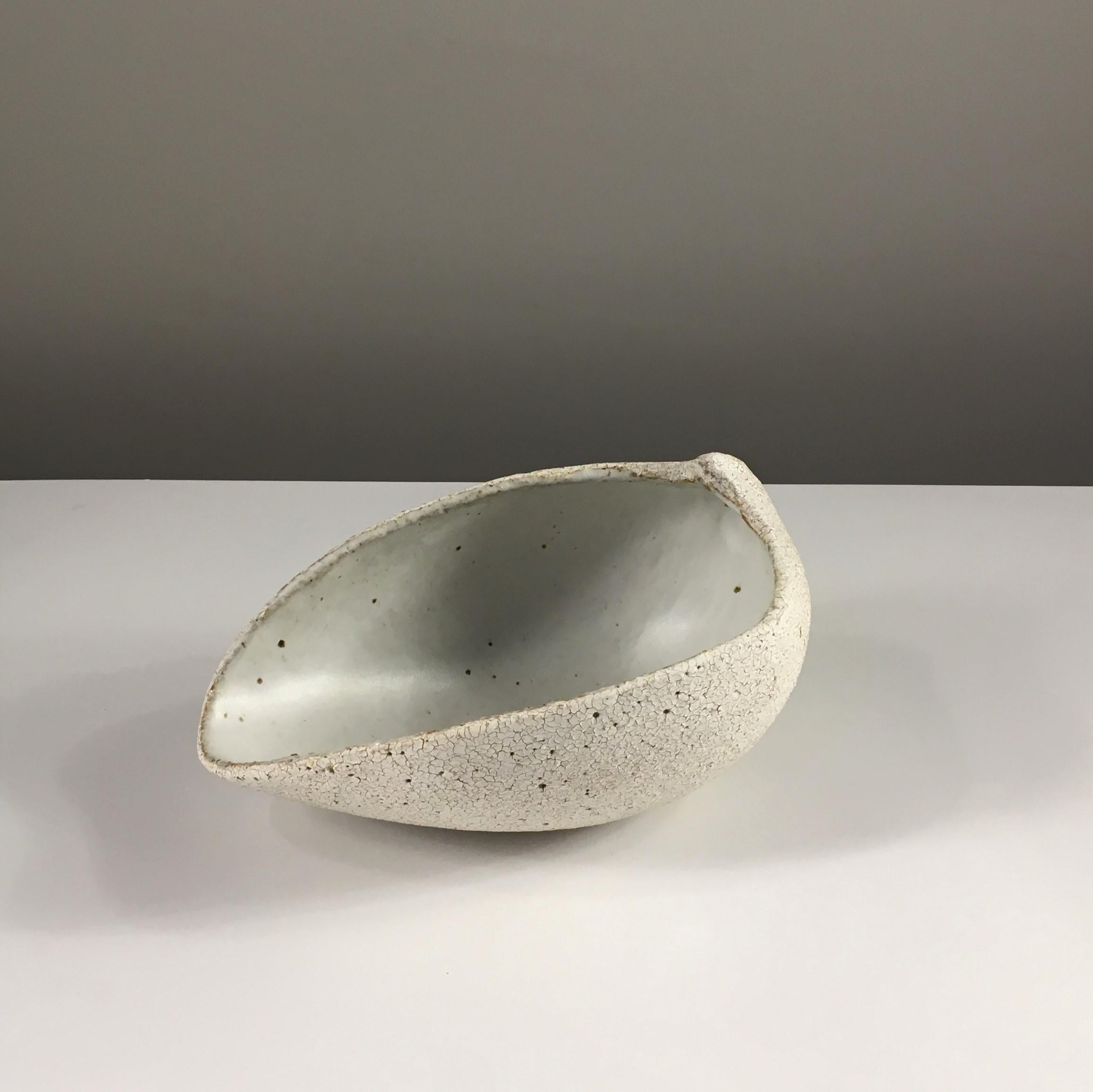 Organic Modern Shallow Ceramic Bowl with Inner Light Grey Glaze by Yumiko Kuga For Sale