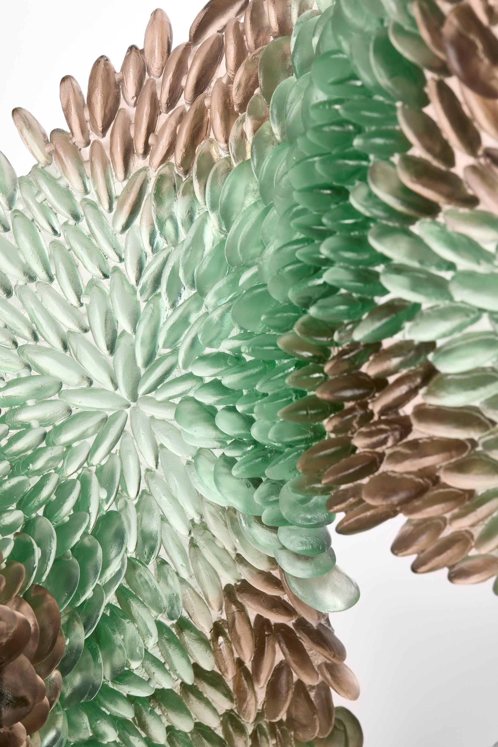 Britannico Shallow Water III, una scultura in vetro grigio e giada di Nina Casson McGarva in vendita