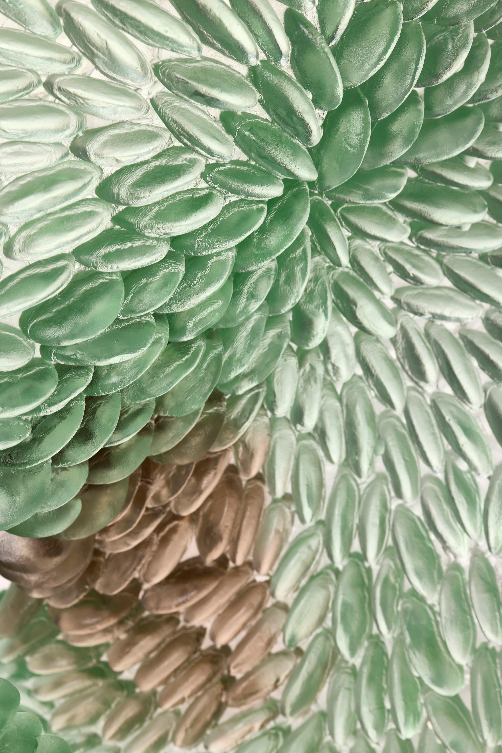 Calco Shallow Water III, una scultura in vetro grigio e giada di Nina Casson McGarva in vendita
