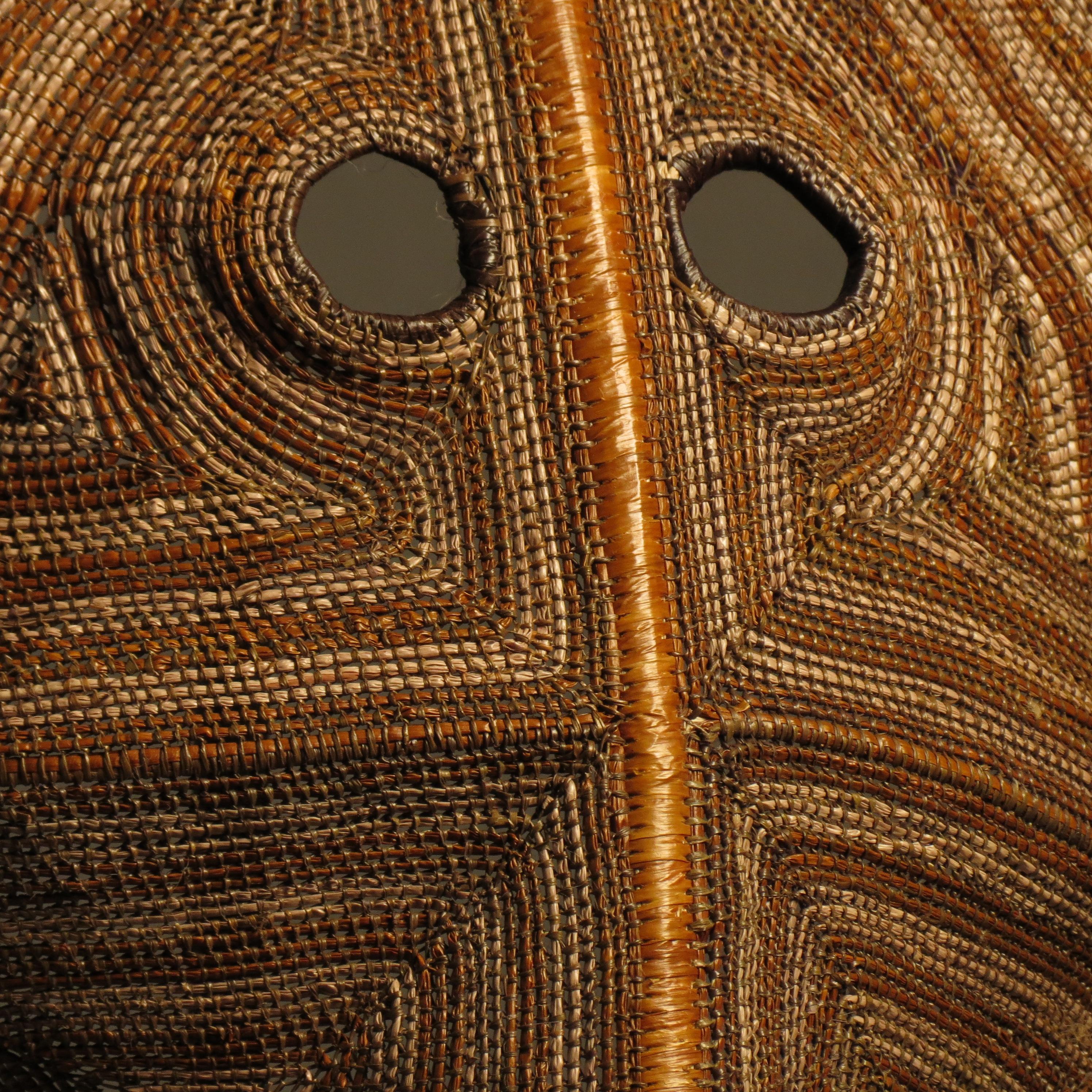 Shamanic mask made by tribes in the jungle In New Condition For Sale In VALENCIA, ES