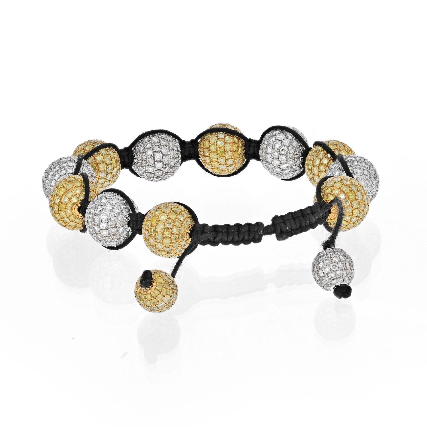 Shamballa Armband aus 18 Karat Weißgold mit weißen und gelben Diamanten (Moderne) im Angebot