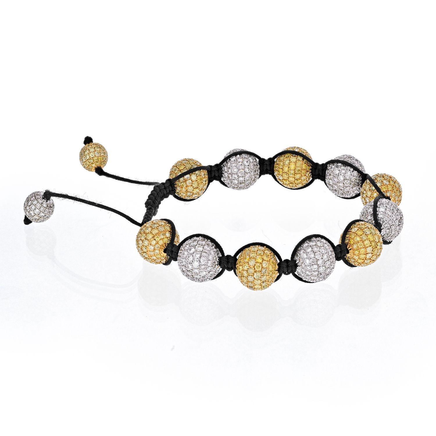 Shamballa Bracelet en or blanc 18 carats avec diamants blancs et jaunes Excellent état - En vente à New York, NY