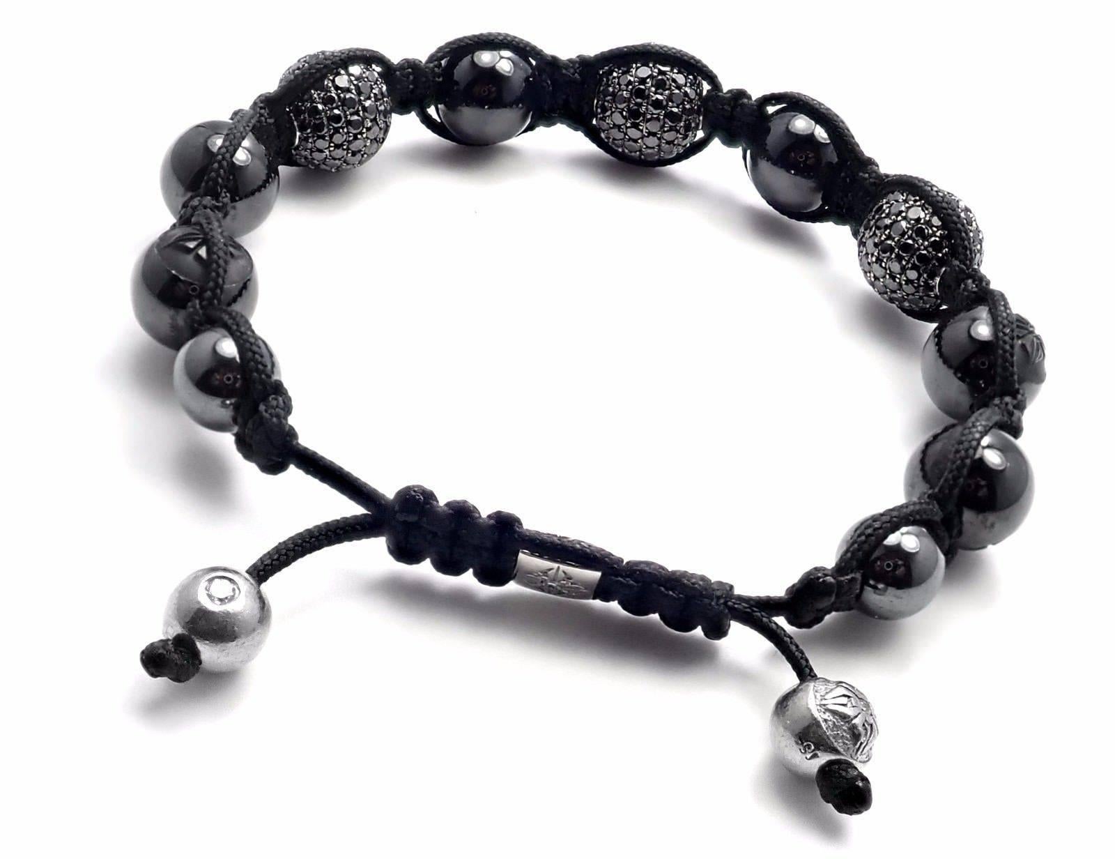 18 Karat Weiß- und Schwarzgold mit schwarzen Diamanten Keramik-Makramee-Armband von Shamballa Jewels. 
Mit schwarzen Diamanten im Brillantschliff Gesamtgewicht ca. 10ct
2 Diamanten im Brillantschliff
schwarze Keramikperlen
Geschätzter Verkaufspreis: