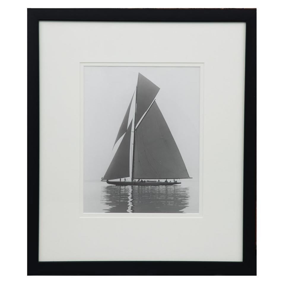 Shamrock becalmed - von Kirk and sons der berühmten J-Klasse-Yacht Shamrock