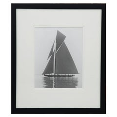 Shamrock becalmed - von Kirk and sons der berühmten J-Klasse-Yacht Shamrock