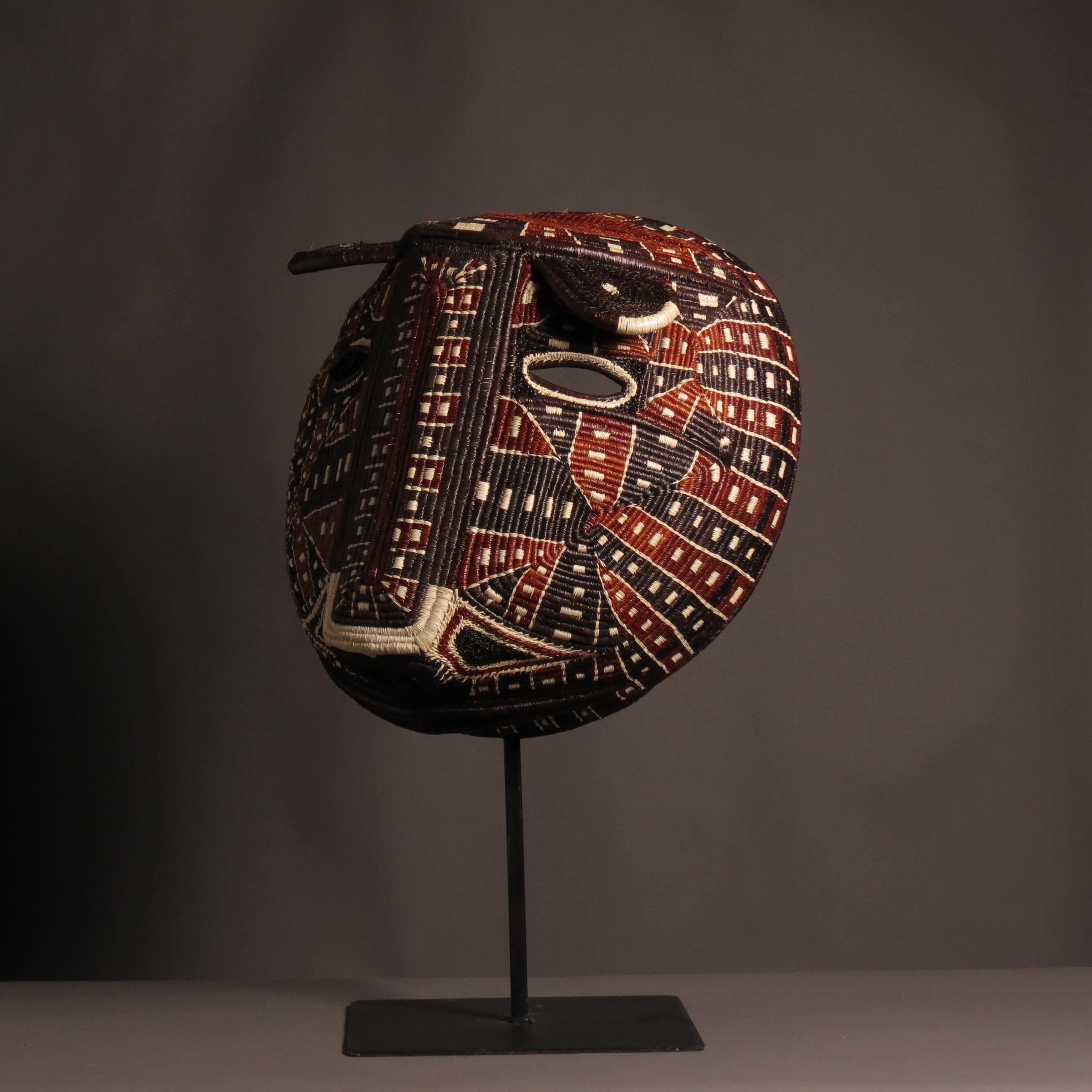 Shamanische Maske aus dem Regenwald (21. Jahrhundert und zeitgenössisch) im Angebot