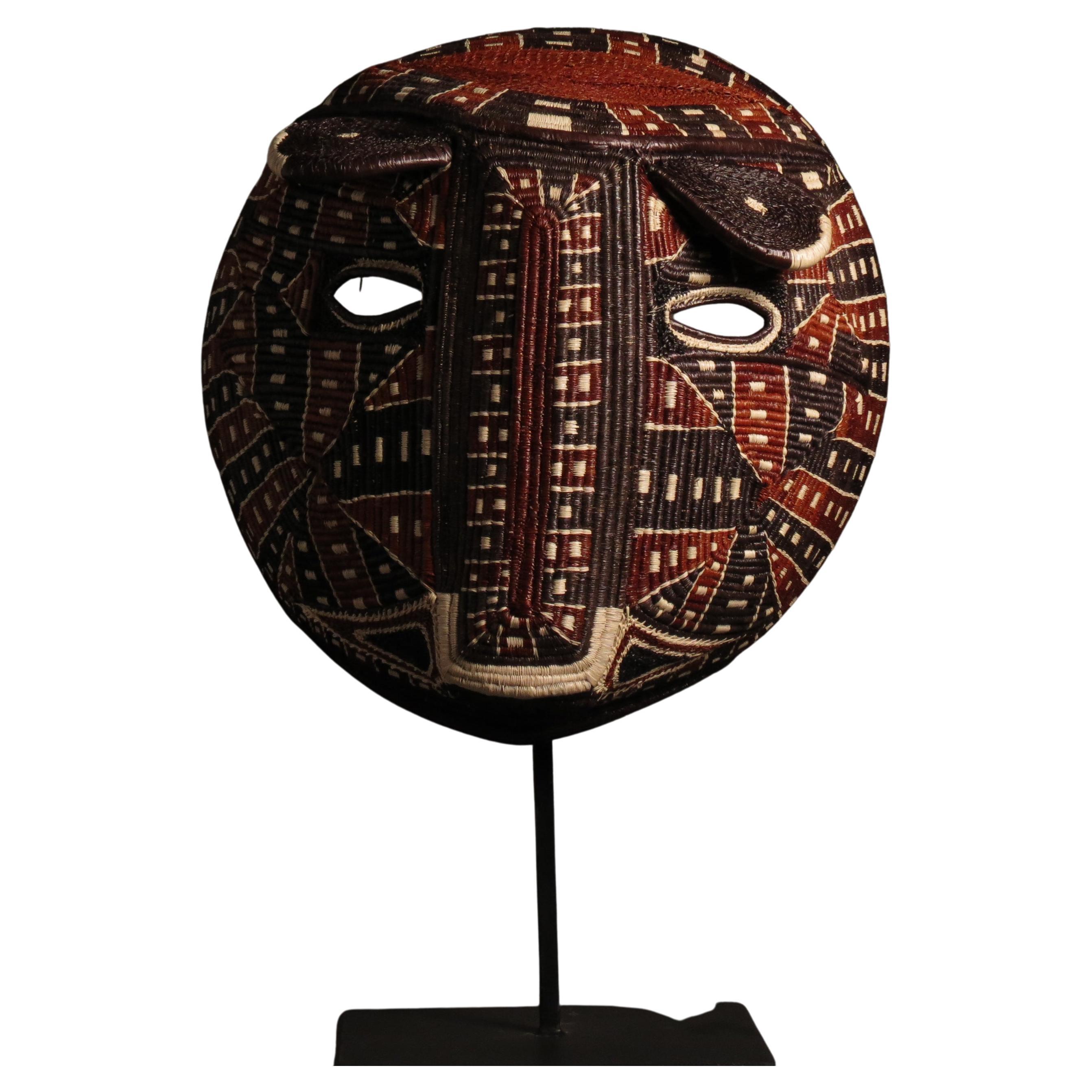 Shamanische Maske aus dem Regenwald im Angebot
