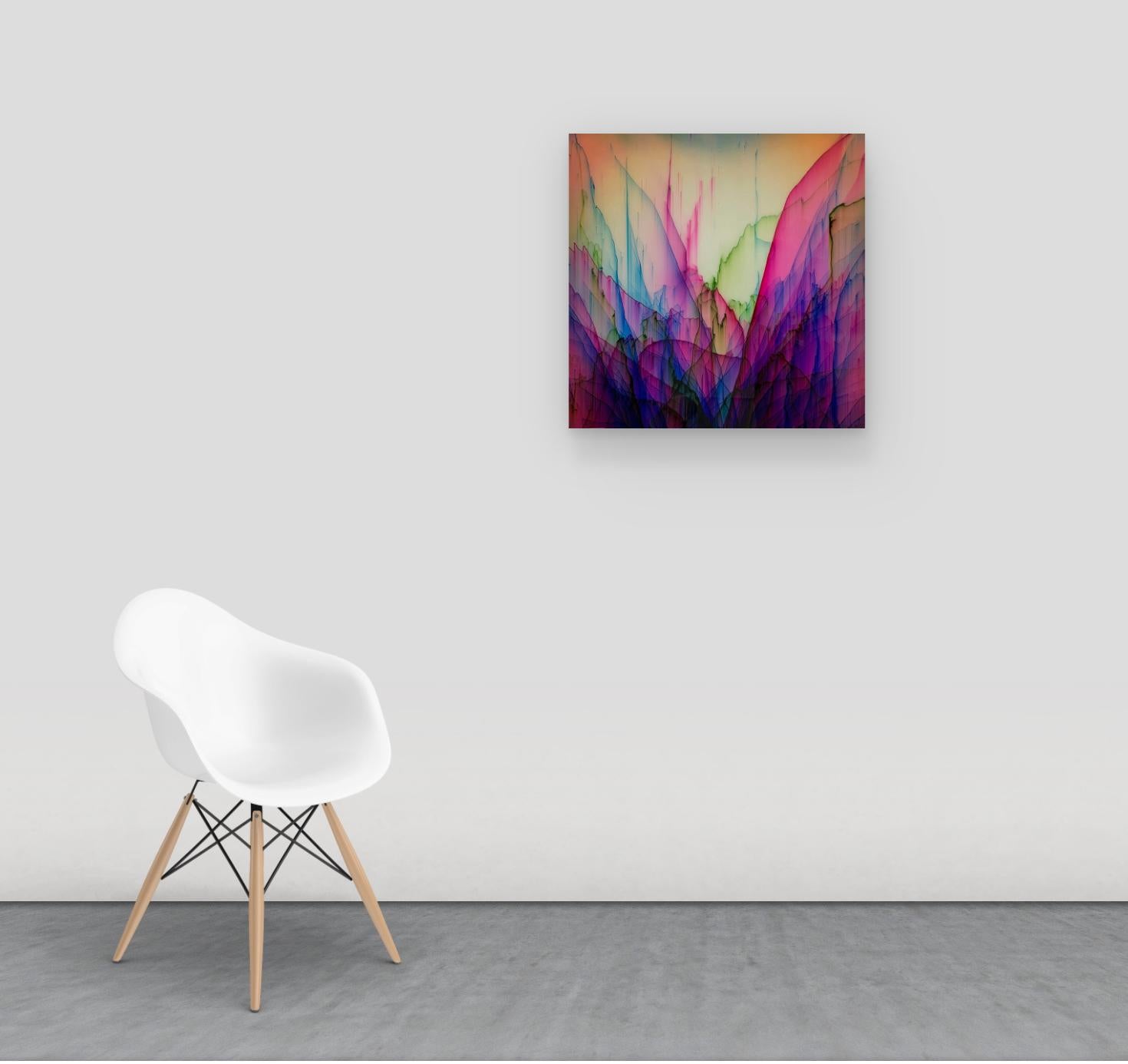 En esta pintura contemporánea en bolígrafo y resina sobre panel, el proceso único de tinta de bolígrafo de Shane McAdams superpone estrías ondulantes de rosa, azul, verde, violeta y amarillo brillantes sobre un fondo suave y pálido, sugiriendo un