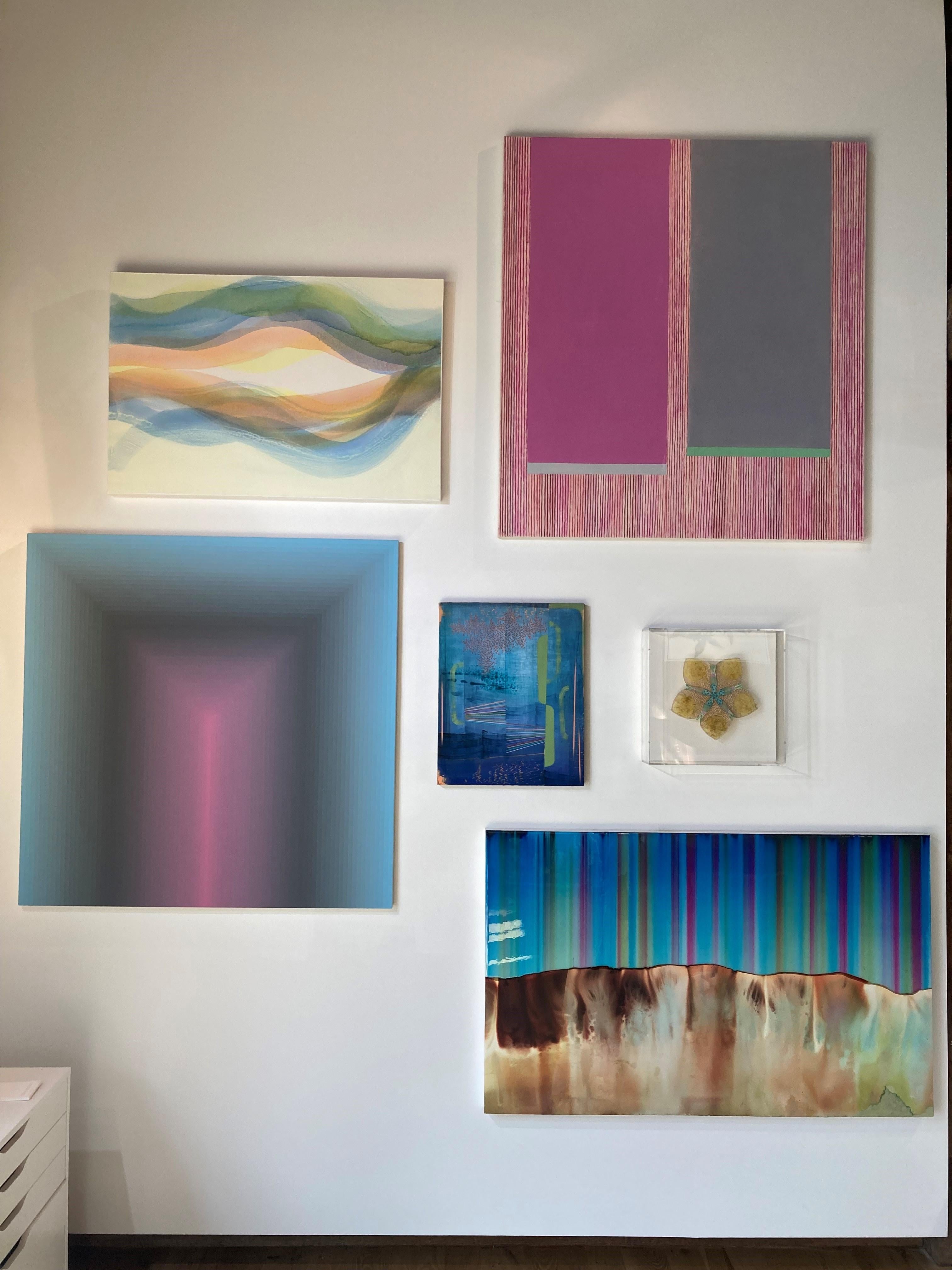 Plaid e Dot - Paesaggio astratto in resina Blu, Greene & Greene Rosa, Marrone, 2021 in vendita 1