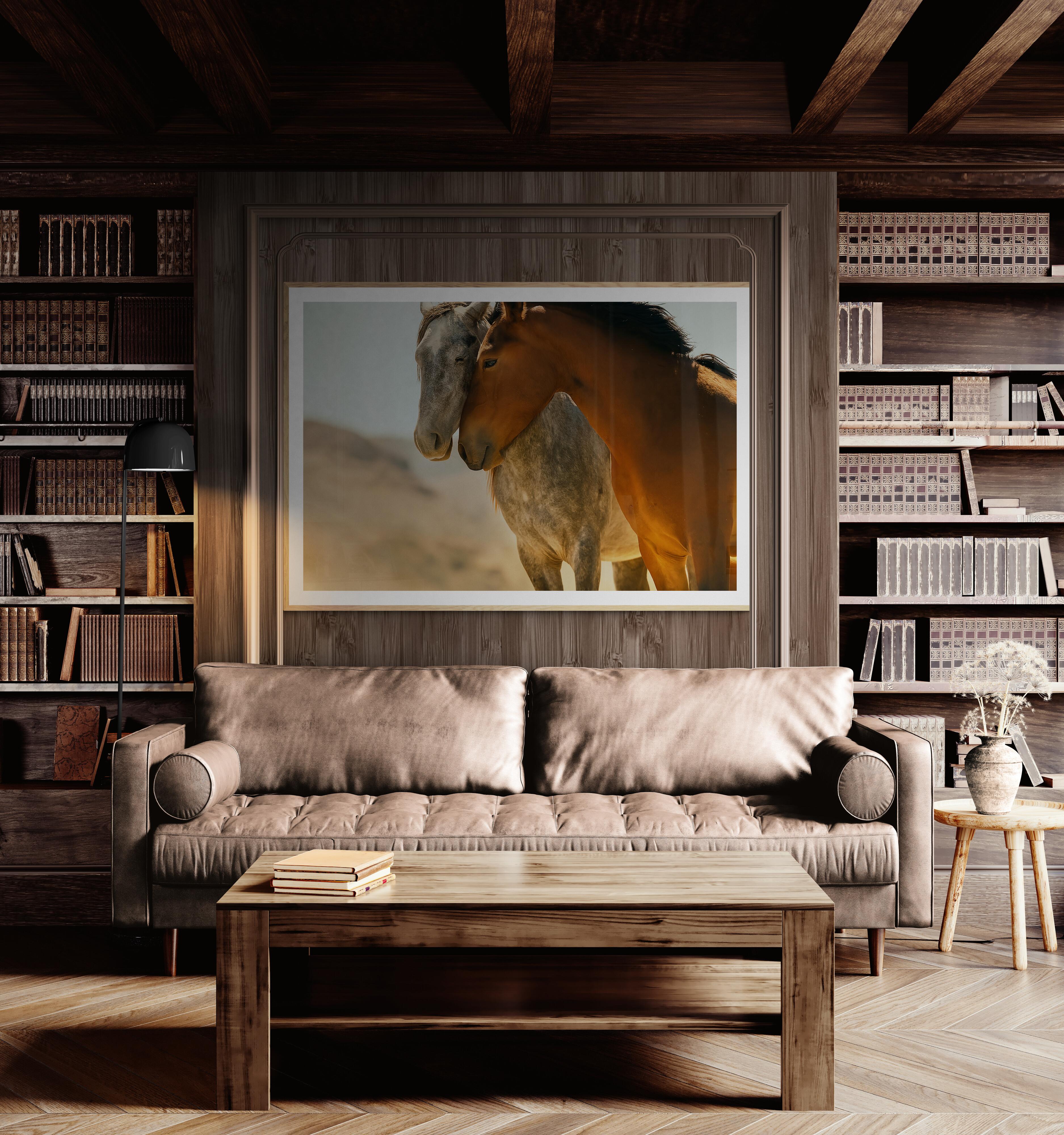 36x48 Fotografia di cavalli selvaggi Mustangs Fotografia a colori non firmata - Animal Print Marrone di Shane Russeck