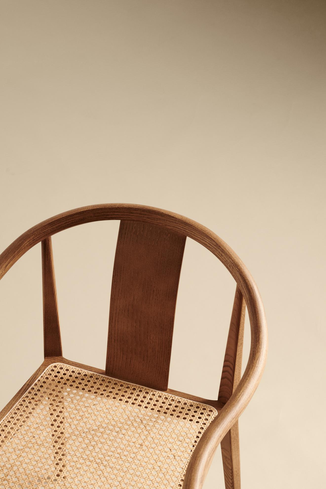 „Shanghai“-Stuhl von Norr11, helles geräuchertes Eichenholz, natürliches Rattan im Angebot 1