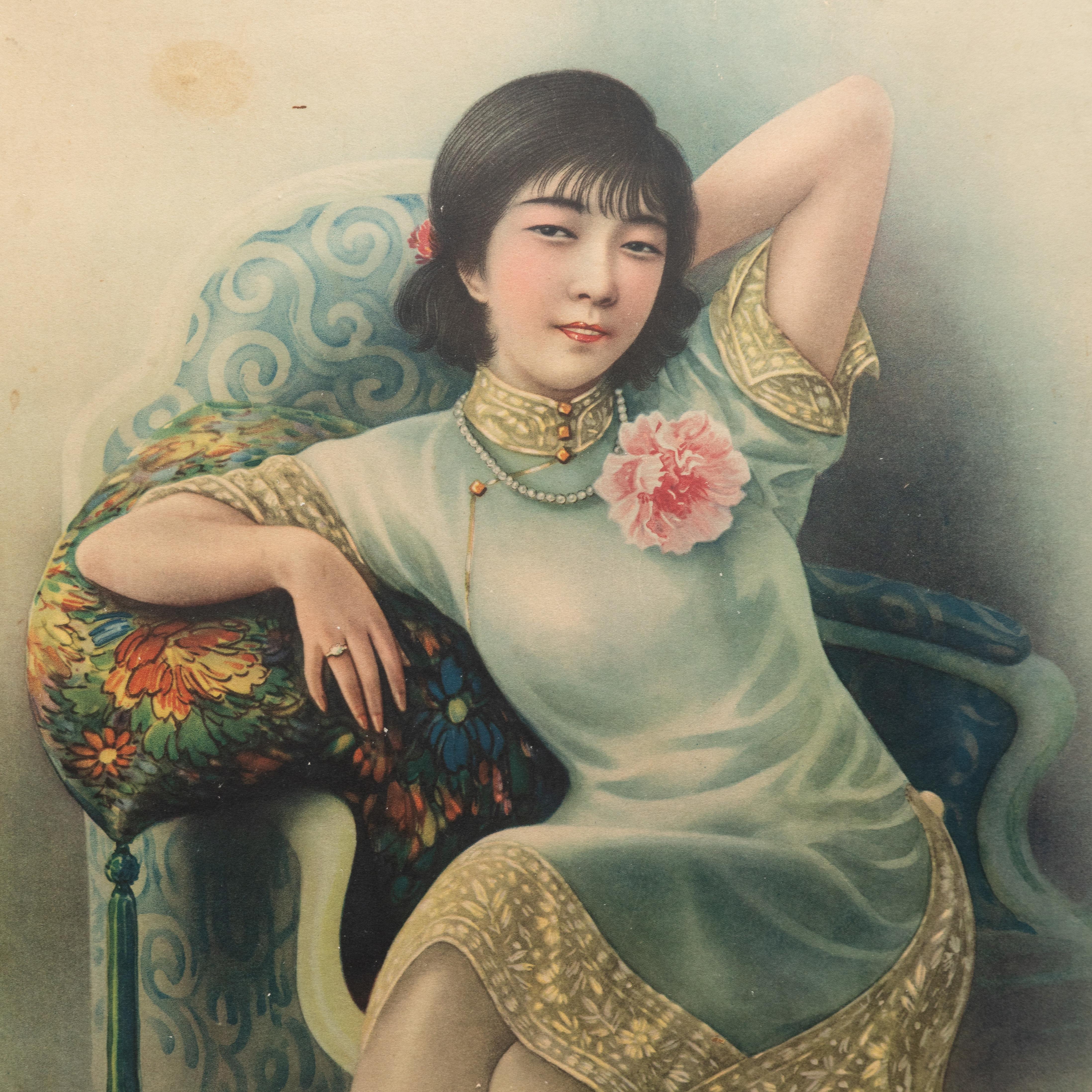 Questo manifesto pubblicitario incorniciato per il tabacco Nanyang Brothers risale agli anni '20-'30 e fonde i dettagli meticolosi della pittura cinese tradizionale con i colori sfumati e la risoluzione fine della litografia a colori. Conosciuti