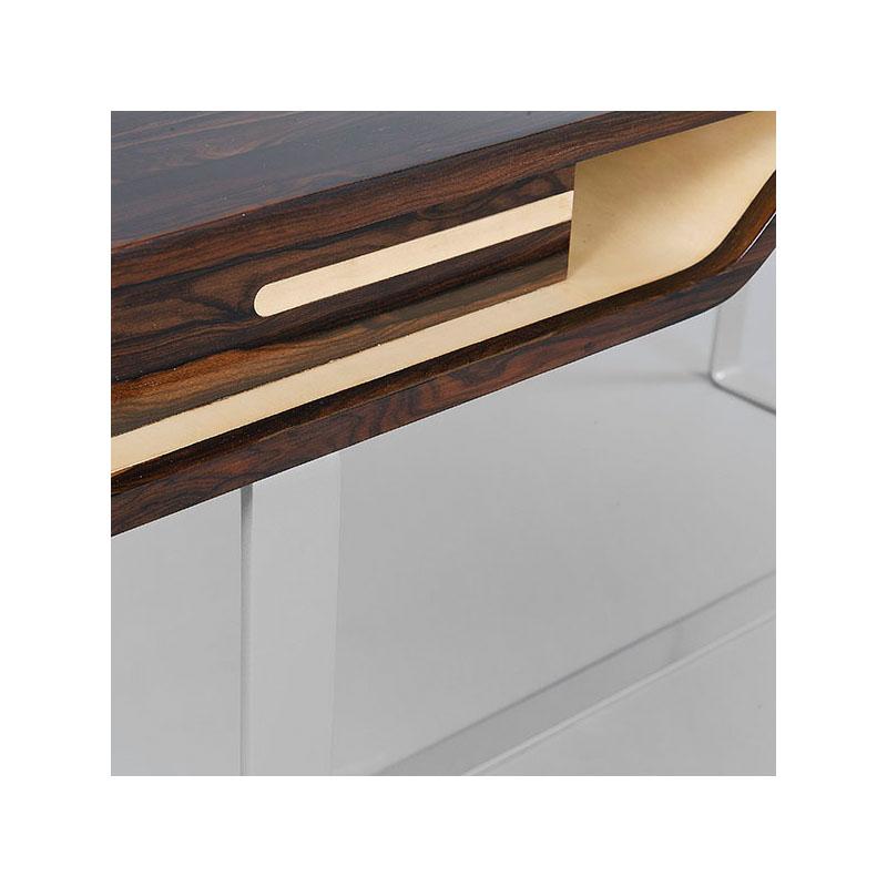 Schreibtisch Shanghai aus Ziricotte-Holz:: Lederplatte und silberfarbenen:: gemusterten Beinen (Französisch)