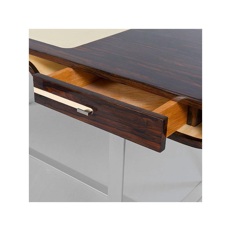Schreibtisch Shanghai aus Ziricotte-Holz:: Lederplatte und silberfarbenen:: gemusterten Beinen (Marketerie)