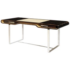 Escritorio Shanghai de madera de ziricotte, tapa de cuero y pata patinada plateada