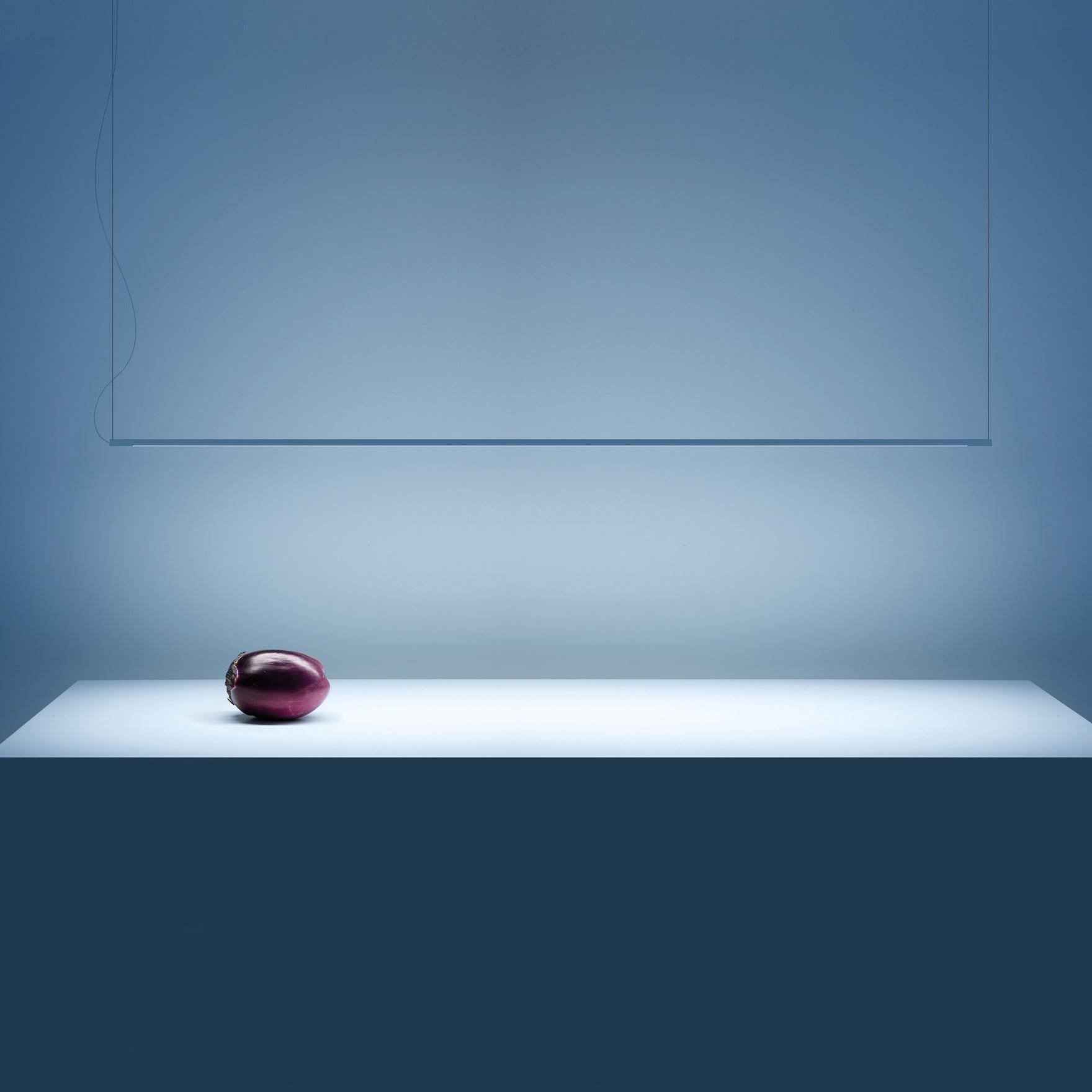 La forma più piccola possibile.
Un segmento luminoso sospeso. Bella da sola o in una composizione.
Adatto all'area di lavoro o alla cucina.

Disponibile in diverse opzioni: Ottone spazzolato

Finitura: bianco opaco
Kit di alimentazione con spina