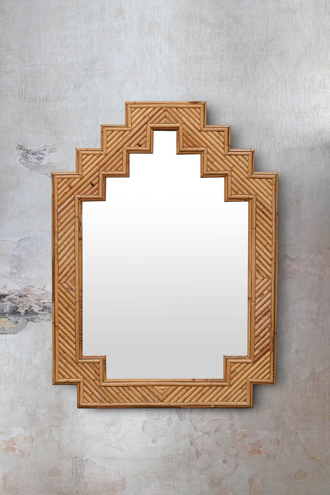 Miroir en bambou de style Shanghai par Vivai Del Sud, Italie 1970
Détails du produit
Dimensions : 67 L x 92 H x 2 D cm
