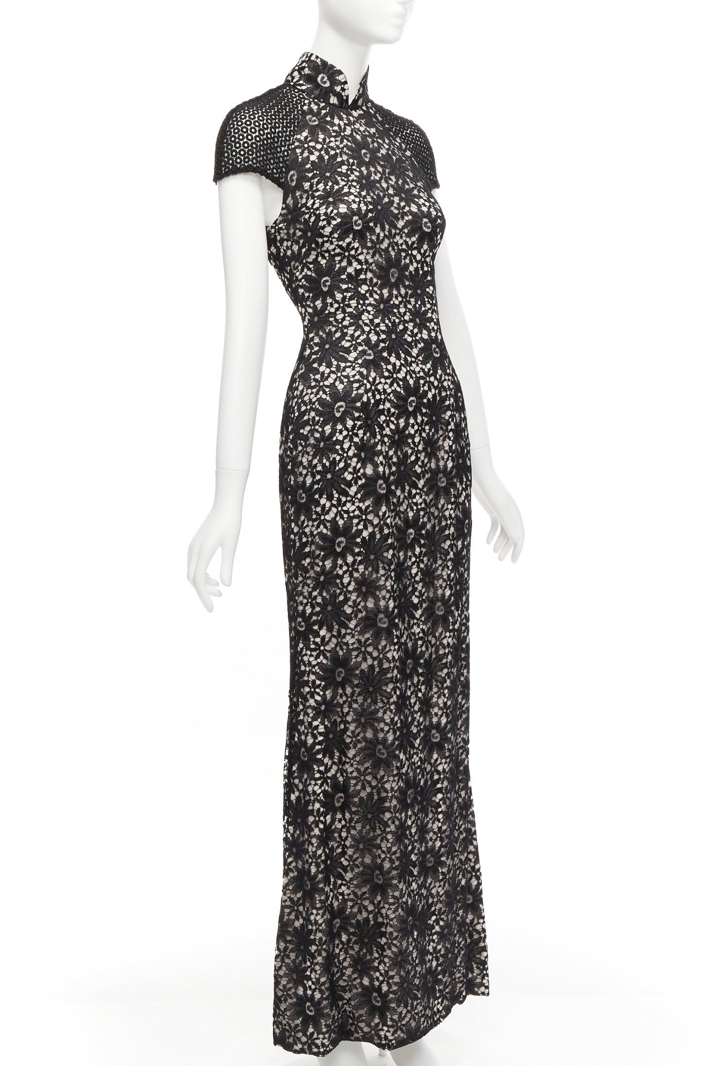 SHANGHAI TANG black beige floral lace overlay Qipao collar midi dress S
Reference: CELG/A00377
Brand: Shanghai Tang
Material: Fabric
Color: Black, Nude
Pattern: Lace
Closure: Zip
Lining: Nude Silk
Extra Details: back zip. Lined except shoulder which