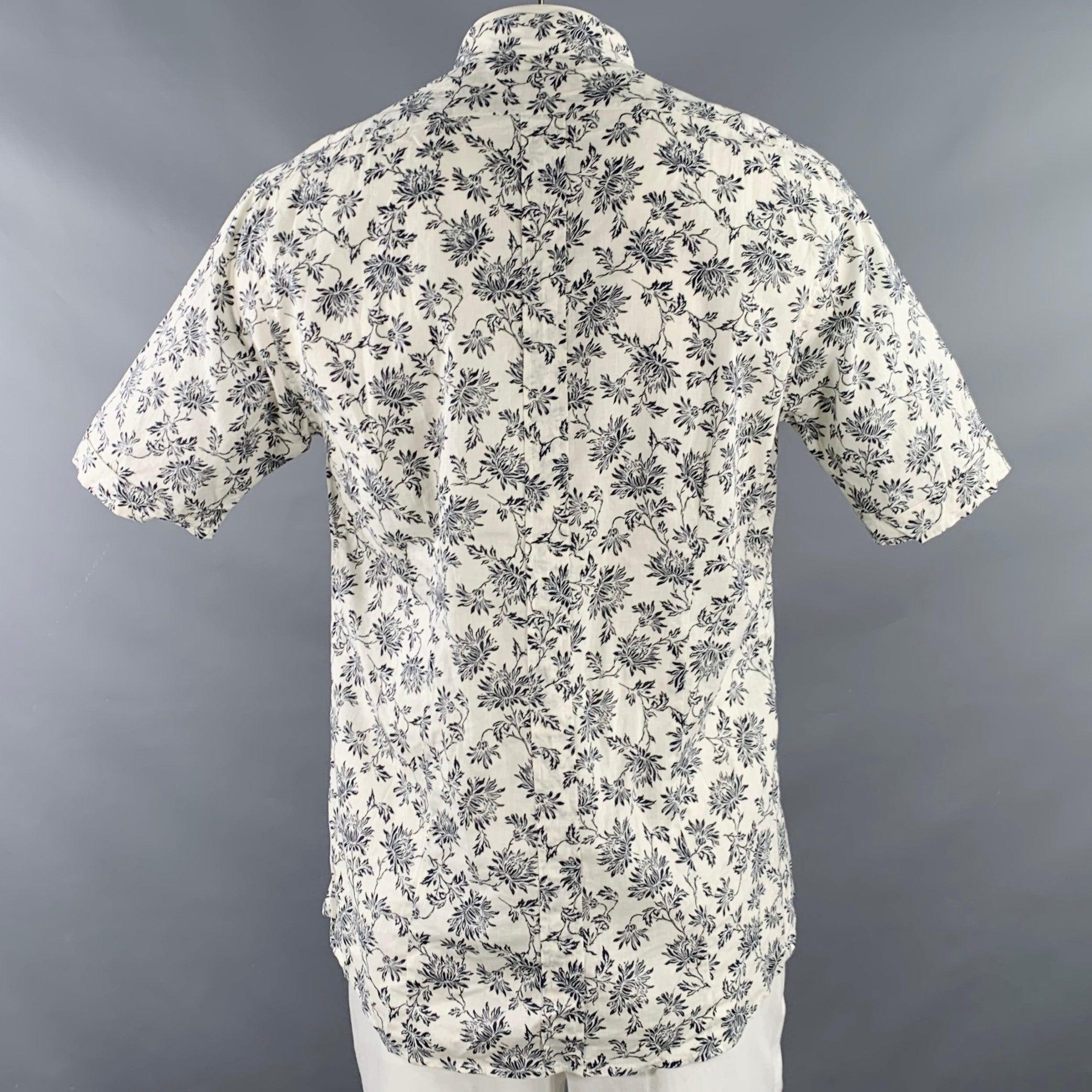SHANGHAI TANG Size L White Black Floral Linen Cotton Collarless Short Sleeve Shirt In Excellent Condition For Sale In San Francisco, CA