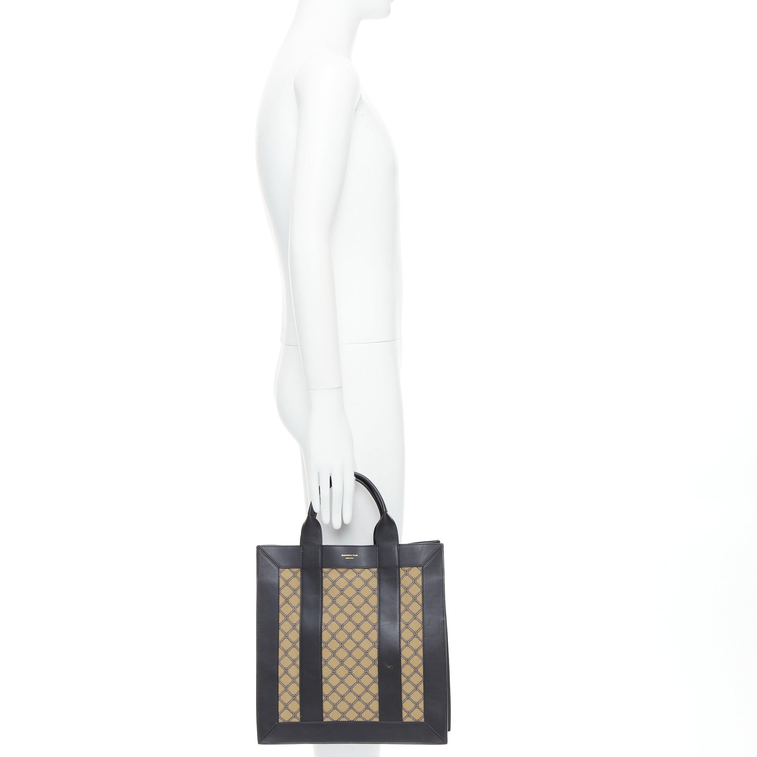 SHANGHAI TANG Yuni Ahn 2022 North South brown lattice weave tote bag
Reference: TGAS/E00469
Brand: Shanghai Tang
Collection: 2022 Yuni Ahn
Material: Leather, Fabric
Color: Brown, Black
Pattern: Brocade
Lining: Black Leather
Extra Details: