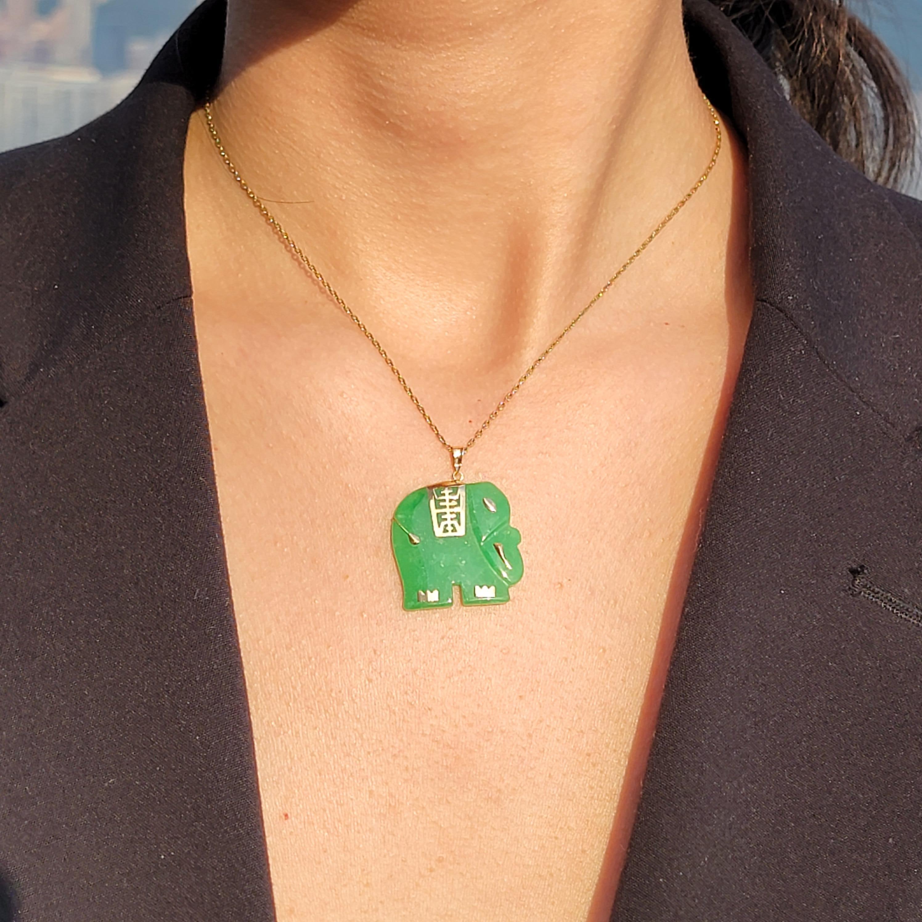Shanghainese Green Jade Elephant Pendant with 14K Yellow Gold For Sale 4