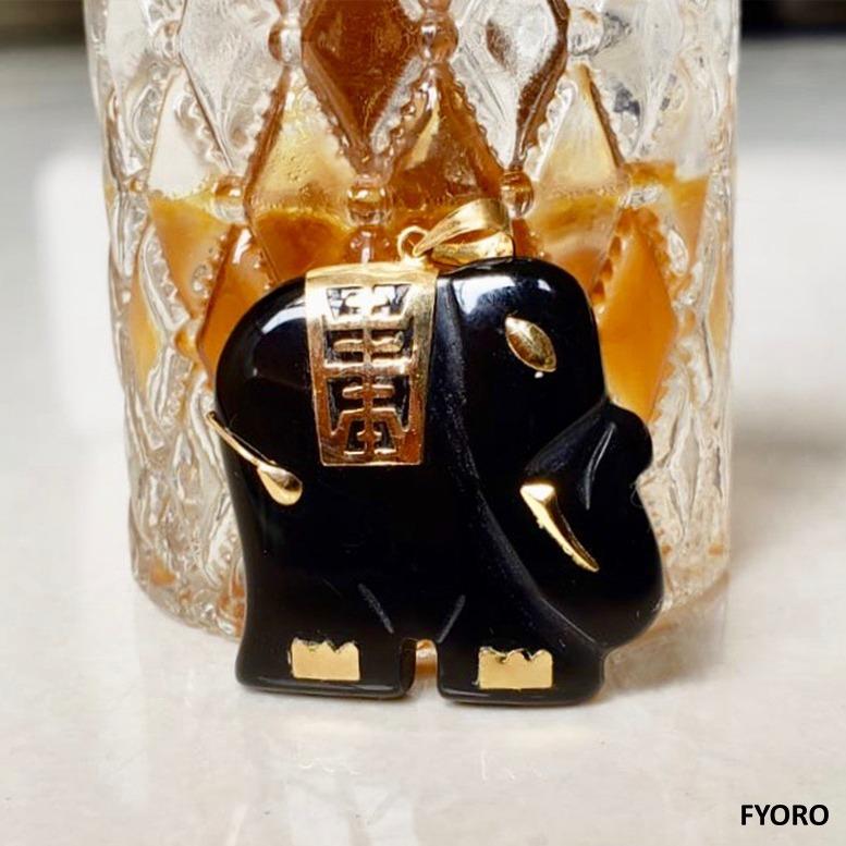 Cabochon Shanghainese Onyx Elephant Pendant with 14K Yellow Gold For Sale