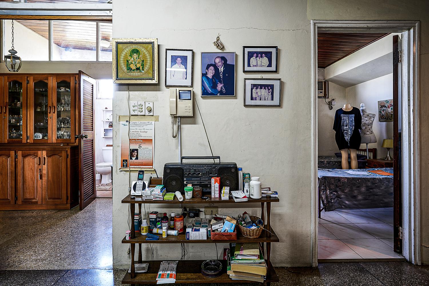 Shani Mootoo a grandi dans cette maison de Trinidad. Elle y est retournée à l'âge adulte et a créé une mémoire photographique de son intérieur dans sa série 