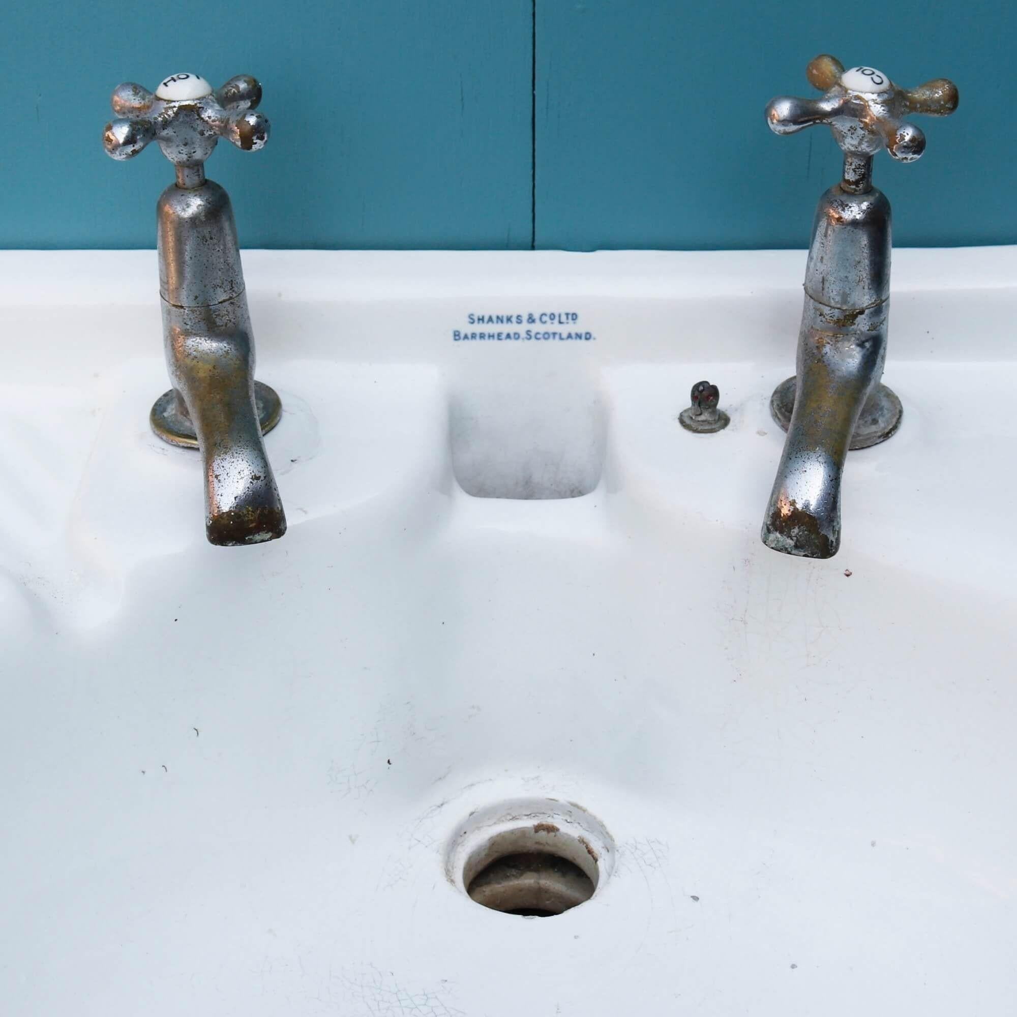 Shanks Antiker Porzellanbasin mit Halterung (Englisch) im Angebot