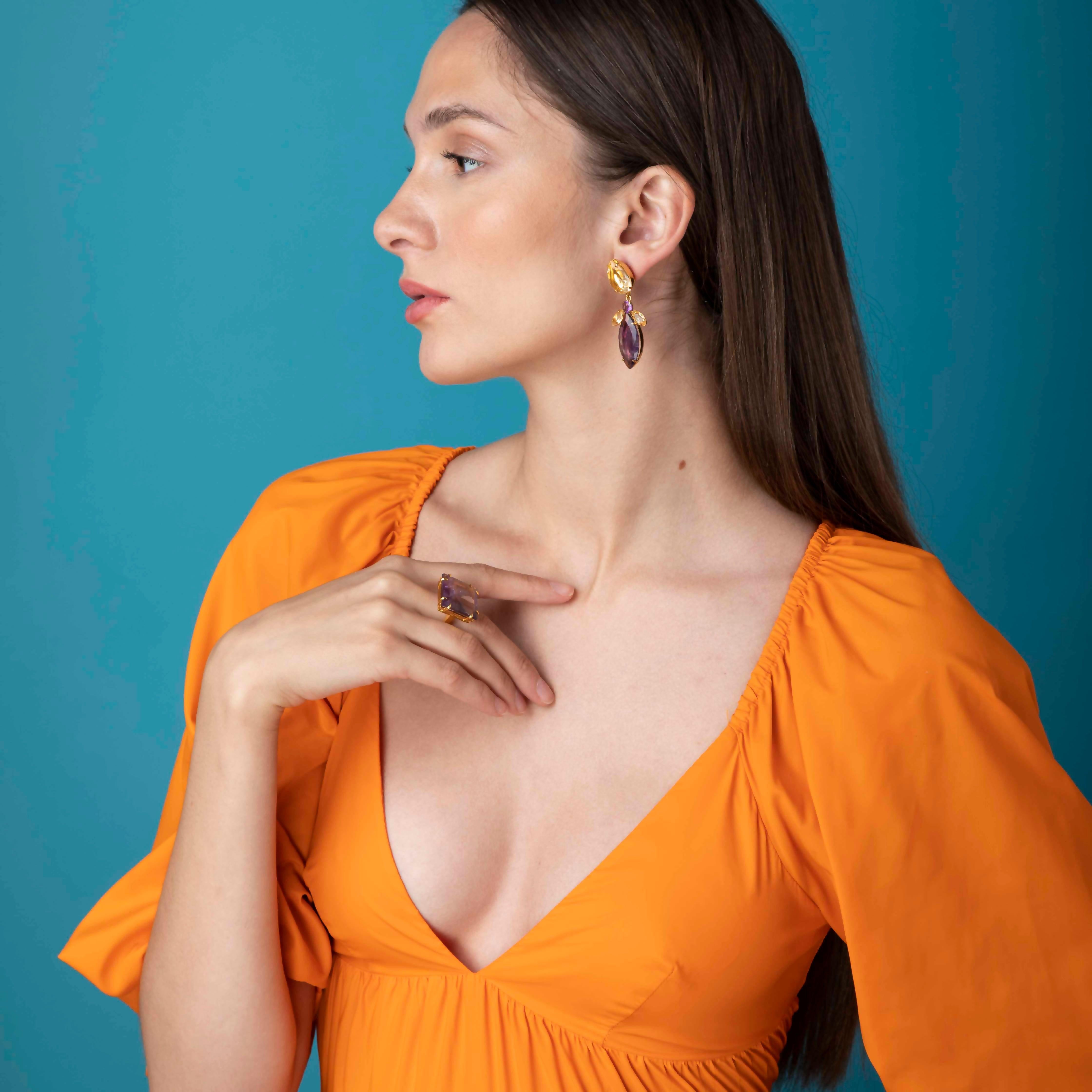 The Shannon Earrings, crafted from semi-precious stones, offer a versatile removable bottom, enabling a more understated style. Their vintage, timeless design harmonizes with a fresh array of color palettes, exuding enduring elegance.

Stones: Lemon