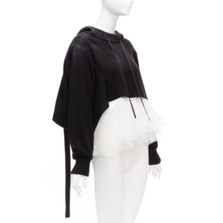 SHANSHAN RUAN nero nero yak bianco seta staccabile tulle strato felpa con cappuccio FR36 XS
Riferimento: AAWC/A00631
Marchio: Shanshan Ruan
Materiale: Lana, seta
Colore: Nero, Bianco
Modello: Tinta unita
Chiusura: Slip On
Dettagli extra: La parte in