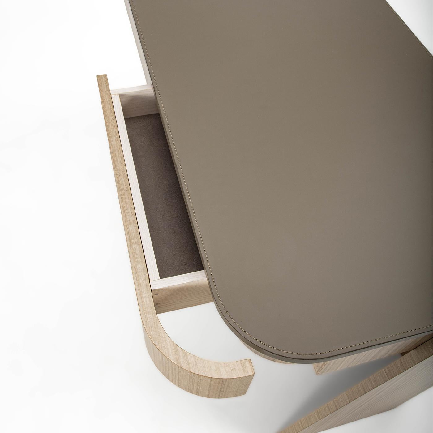 Shape 2-Drawer Leather & Eucalyptus Desk In New Condition For Sale In Milan, IT