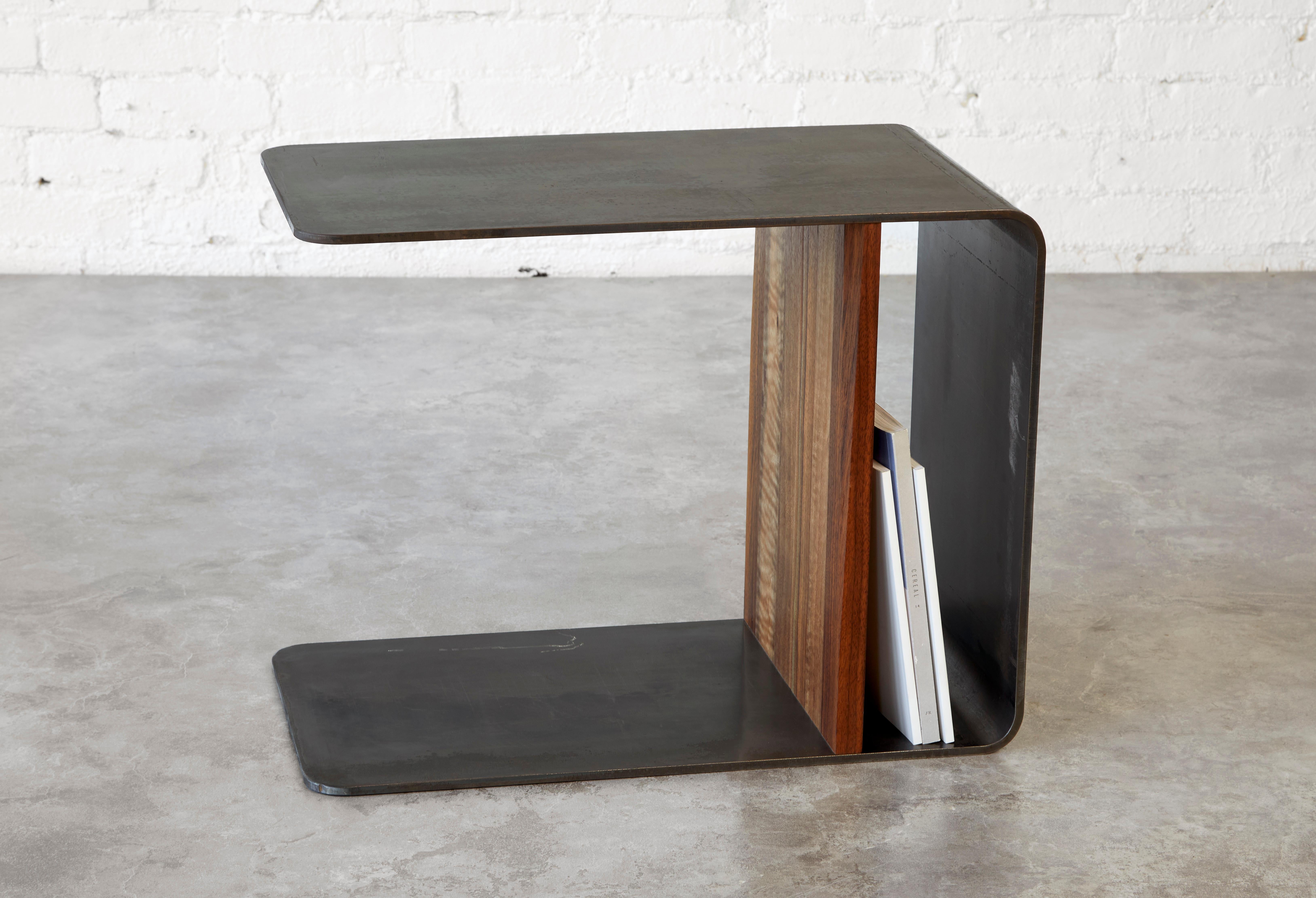 Fait main Forme de poids Table gigogne en métal en forme de C par Autonomous Furniture en vente
