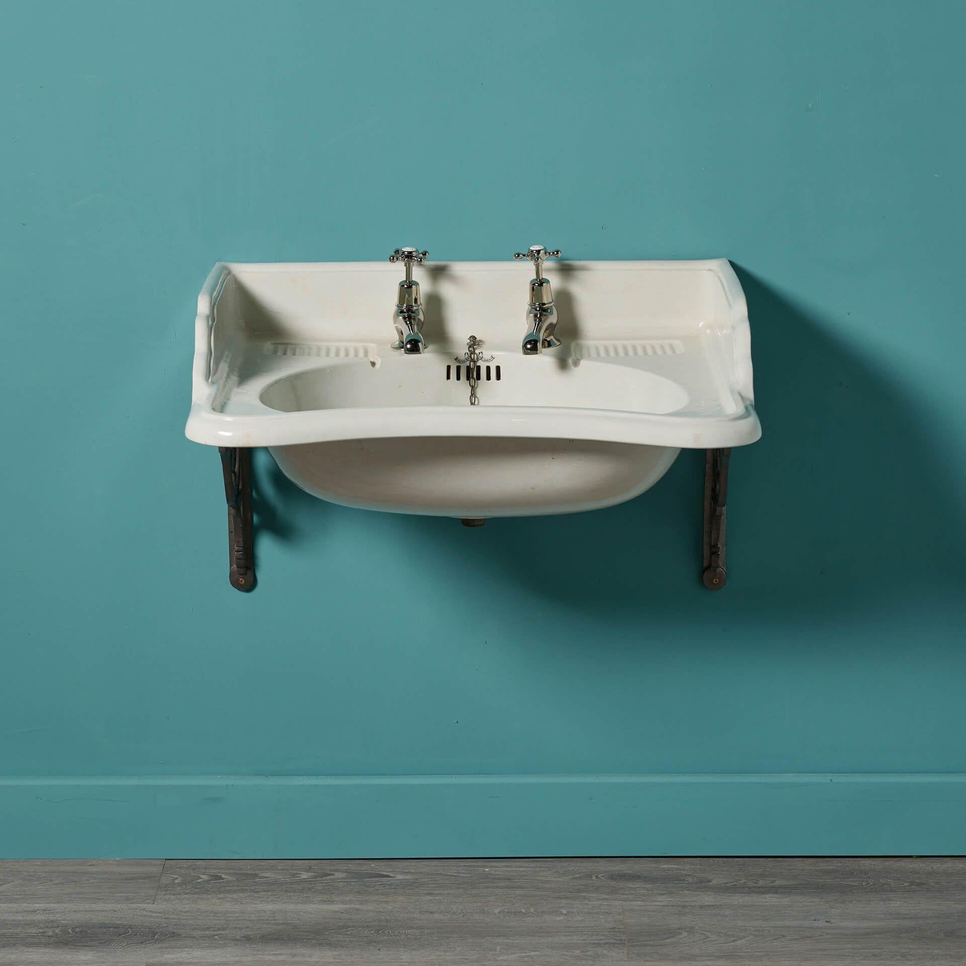 Victorien Cuvette murale antique avec consoles en vente
