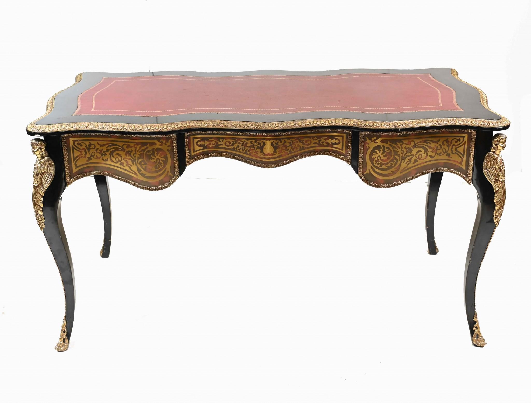 Elegant French bureau plat in the Boulle manner
The first thing that really attracted us to this was the elegant shape
Features intricate Boulle inlay on all surfaces, lacquer and brass and faux tort
Good size writing surface with pink tooled